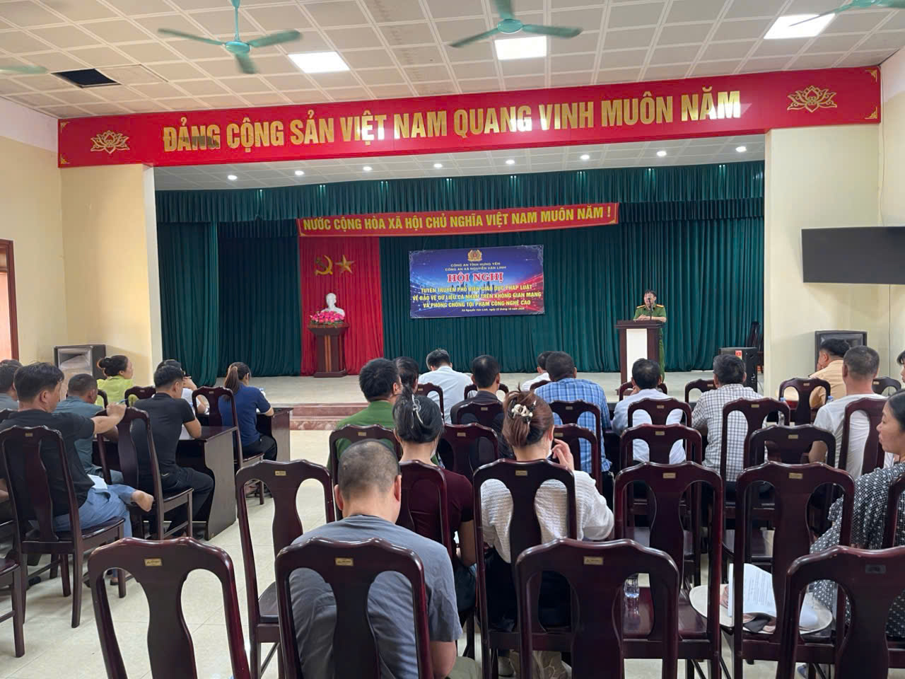 Công an xã Nguyễn Văn Linh tổ chức hội nghị tuyên truyền, phổ biến, giáo dục pháp luật về bảo vệ dữ liệu cá nhân trên không gian mạng và phòng chống tội phạm công nghệ cao