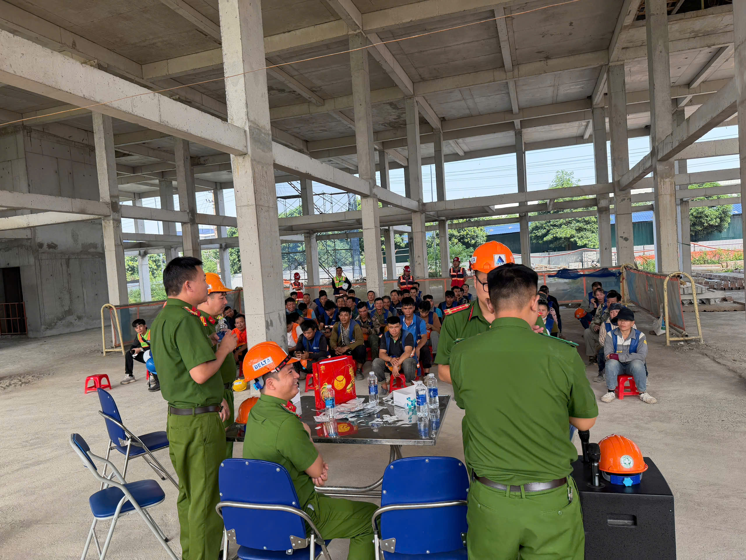 Công an xã Nguyễn Văn Linh tăng cường kiểm tra, phòng ngừa ma túy tại công trường xây dựng của Công ty Tân Sáng, thuộc thôn Thanh Xá