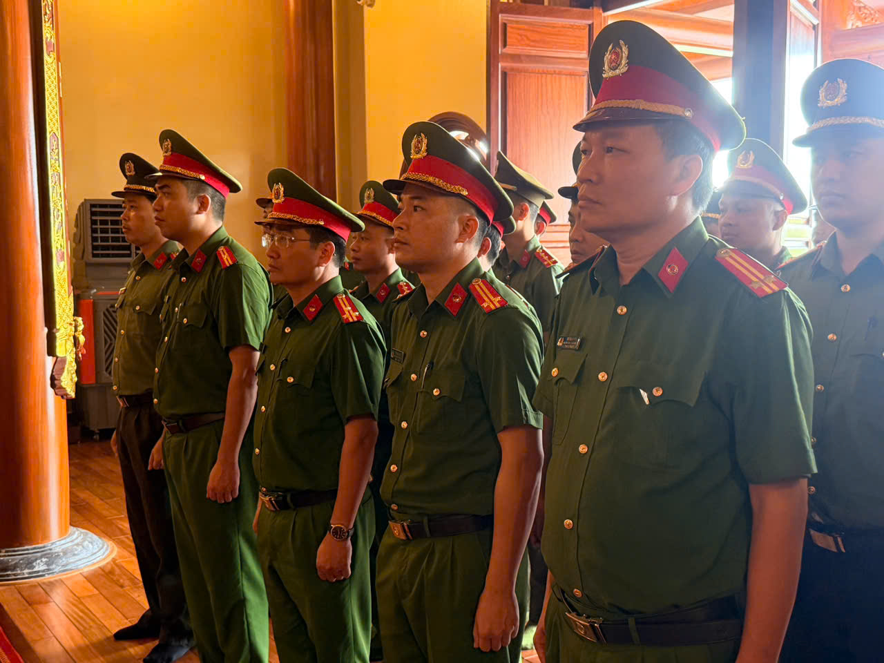 Công an xã Nguyễn Văn Linh: Tổ chức Lễ dâng hương tại Khu lưu niệm Anh hùng liệt sĩ Công an nhân dân Bùi Thị Cúc.