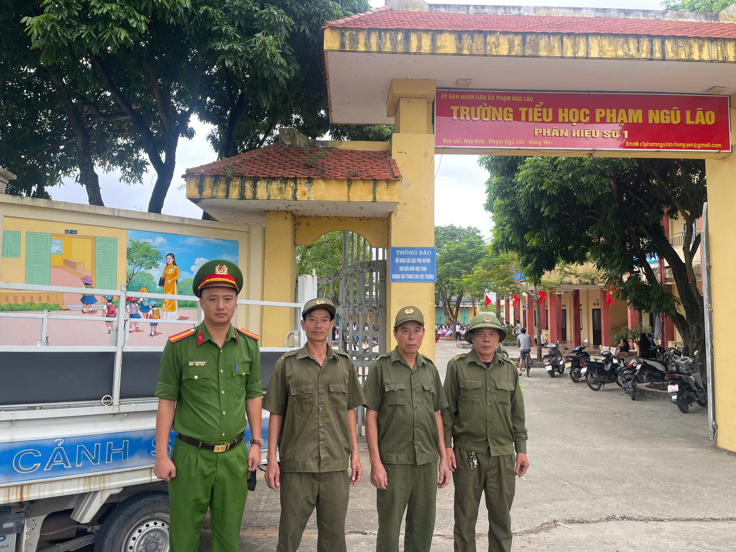 Công an xã Phạm Ngũ Lão tăng cường bảo đảm an ninh, trật tự trong ngày khai giảng năm học mới 2026 - 2027