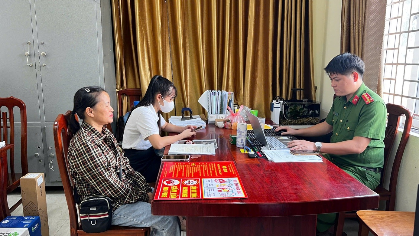 Công an xã Phụ Dực tích cực hướng dẫn hộ kinh doanh hoàn thiện thủ tục cấp chứng nhận đủ điều kiện về an ninh trật tự