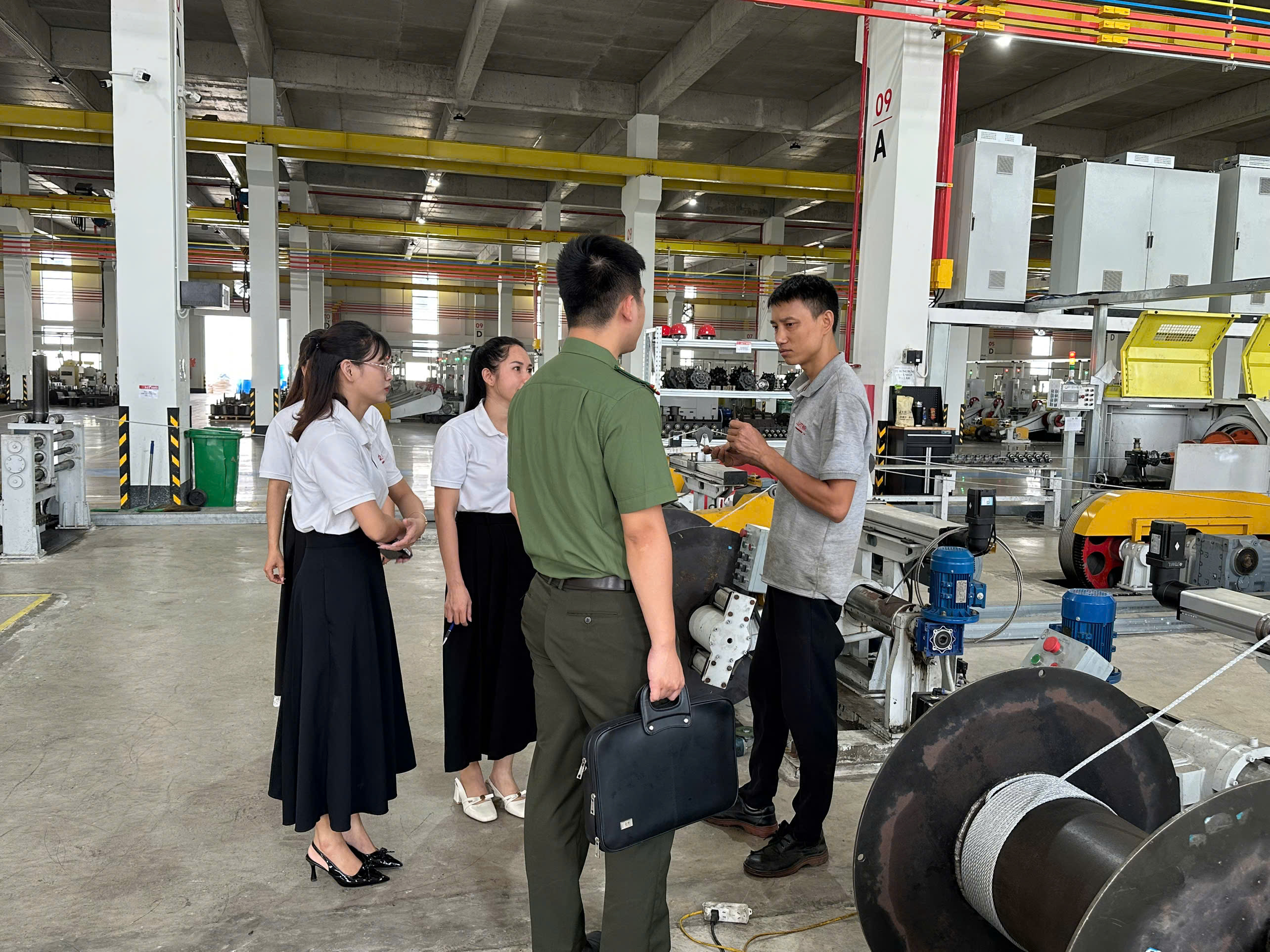 Công an xã Phụ Dực tăng cường công tác nắm tình hình an ninh công nhân tại các doanh nghiệp, xưởng sản xuất trên địa bàn