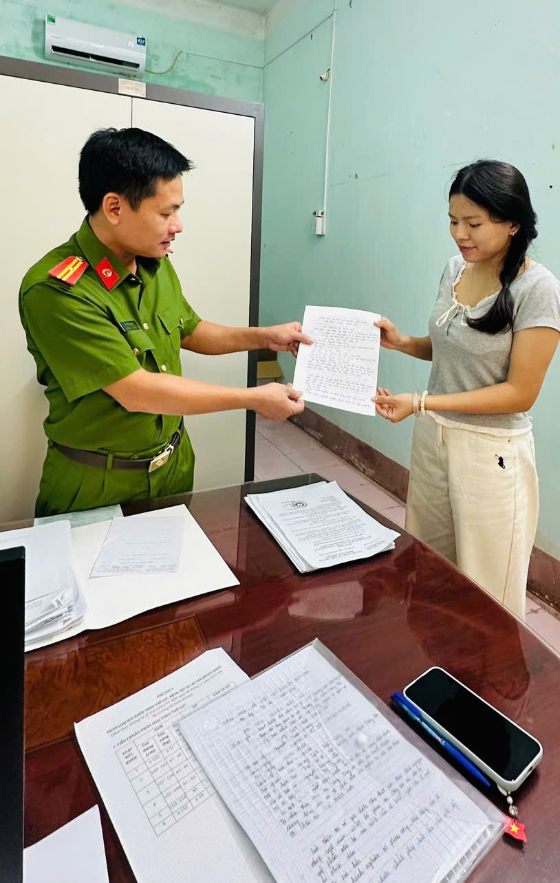 Công an xã Quang Lịch tiếp nhận đơn tình nguyện tham gia nghĩa vụ Công an nhân dân năm 2027
