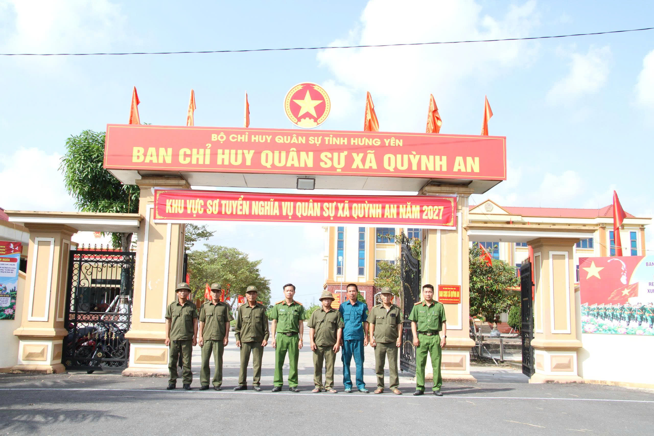 Công an xã Quỳnh An phối hợp đảm bảo an ninh, trật tự buổi khám sức khỏe nghĩa vụ quân sự