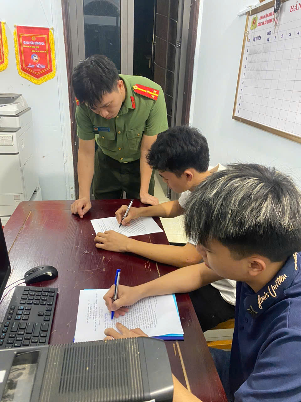 Công an xã Quỳnh An đẩy mạnh tuyên truyền, vận động công dân đăng kí tham gia nghĩa vụ trong Công an nhân dân năm 2027