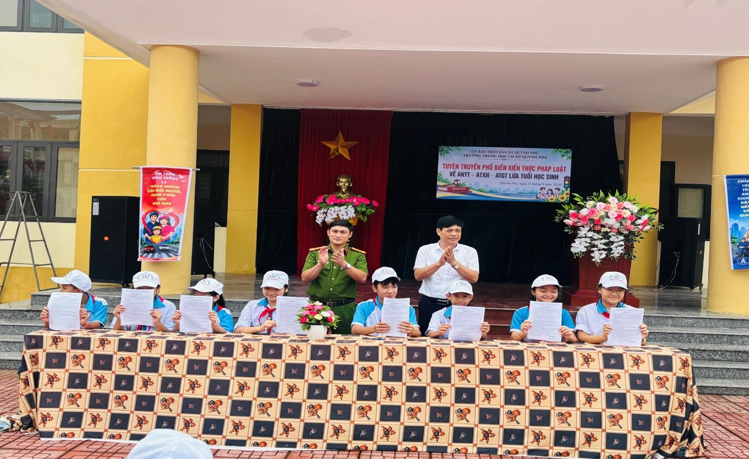 Công an xã Quỳnh Phụ tuyên truyền phổ biến pháp luật, đảm bảo trật tự an toàn giao thông trong trường học