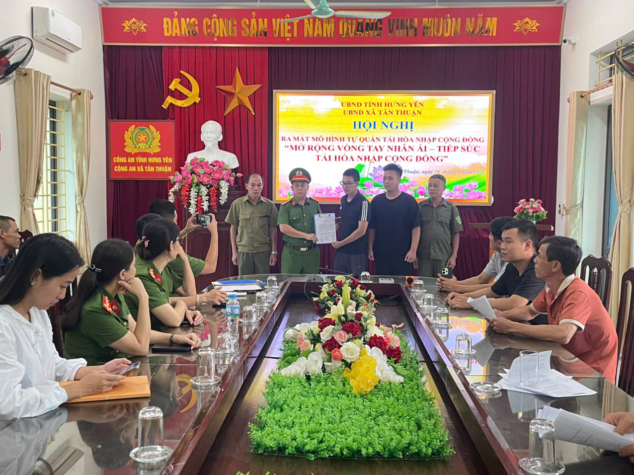 Công an xã Tân Thuận tham mưu UBND xã tổ chức Hội nghị ra mắt mô hình Tài hoá nhập cộng đồng “Mở rộng vòng tay nhân ái - Tiếp sức tái hoà nhập cộng đồng”