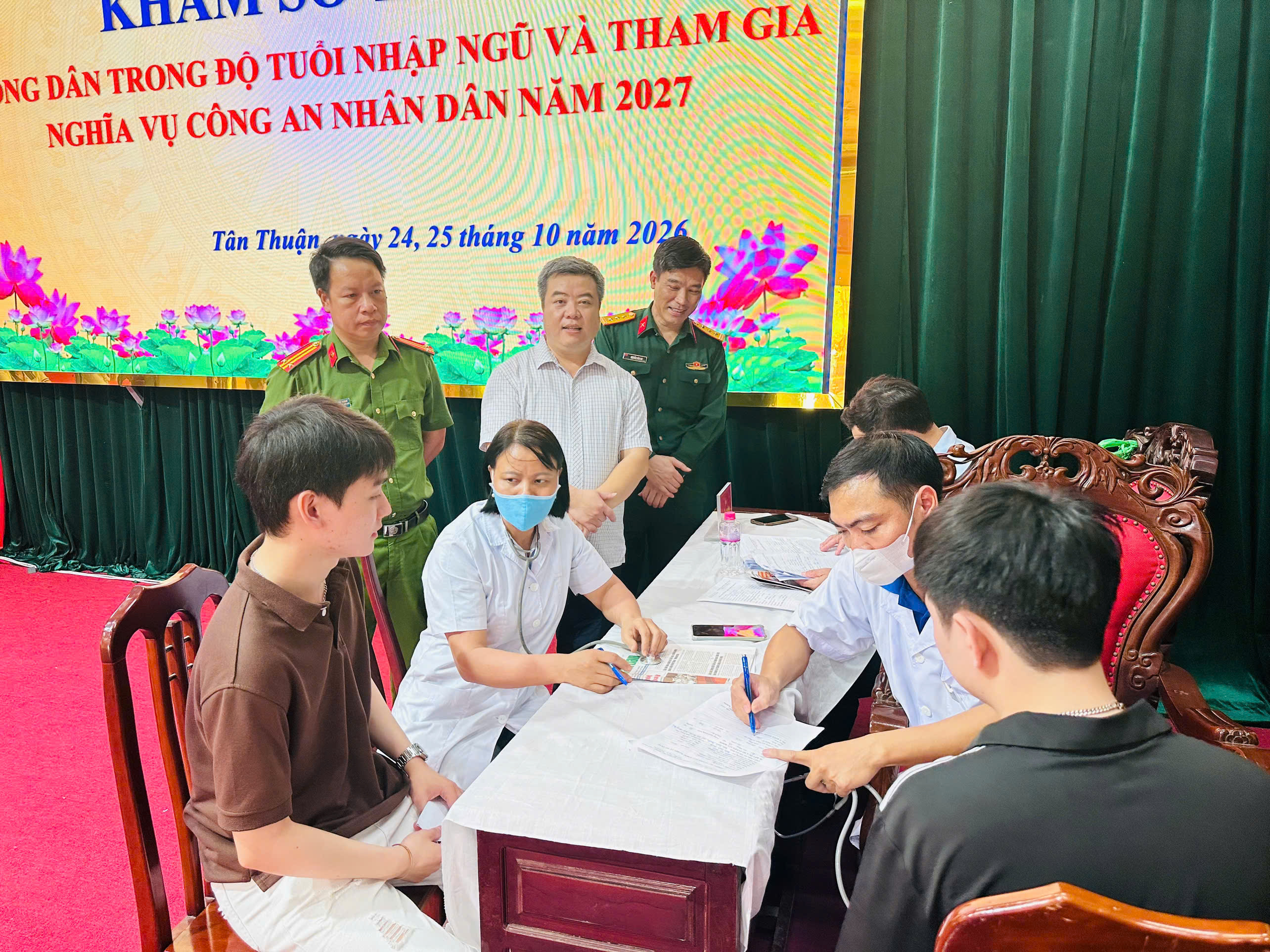 Công an xã Tân Thuận phối hợp tổ chức khám sơ tuyển công dân trong độ tuổi nhập ngũ và tham gia nghĩa vụ Công an nhân dân năm 2027