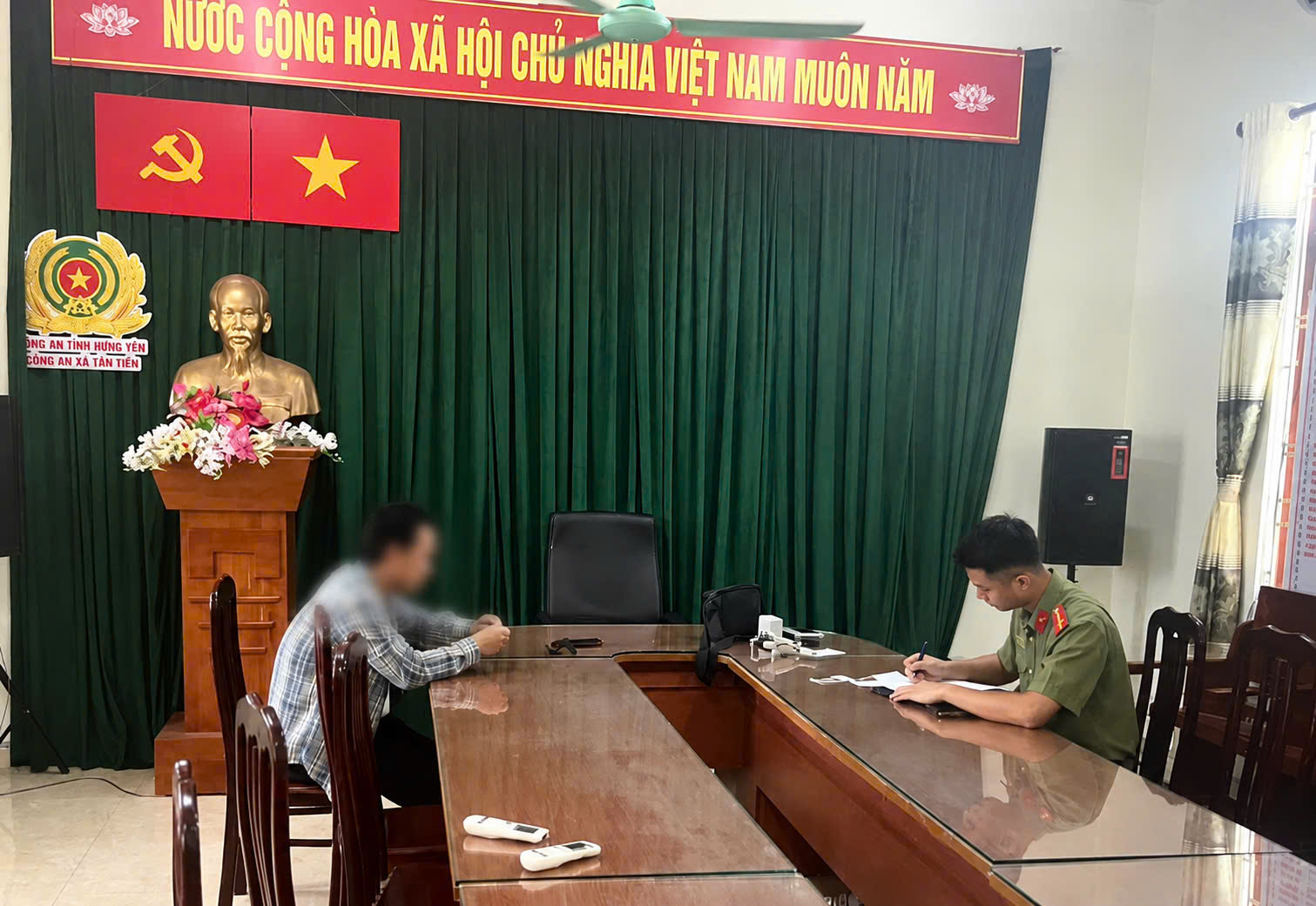 Công an xã Tân Tiến tăng cường công tác tuyên truyền về quản lý, sử dụng thiết bị bay không người lái.