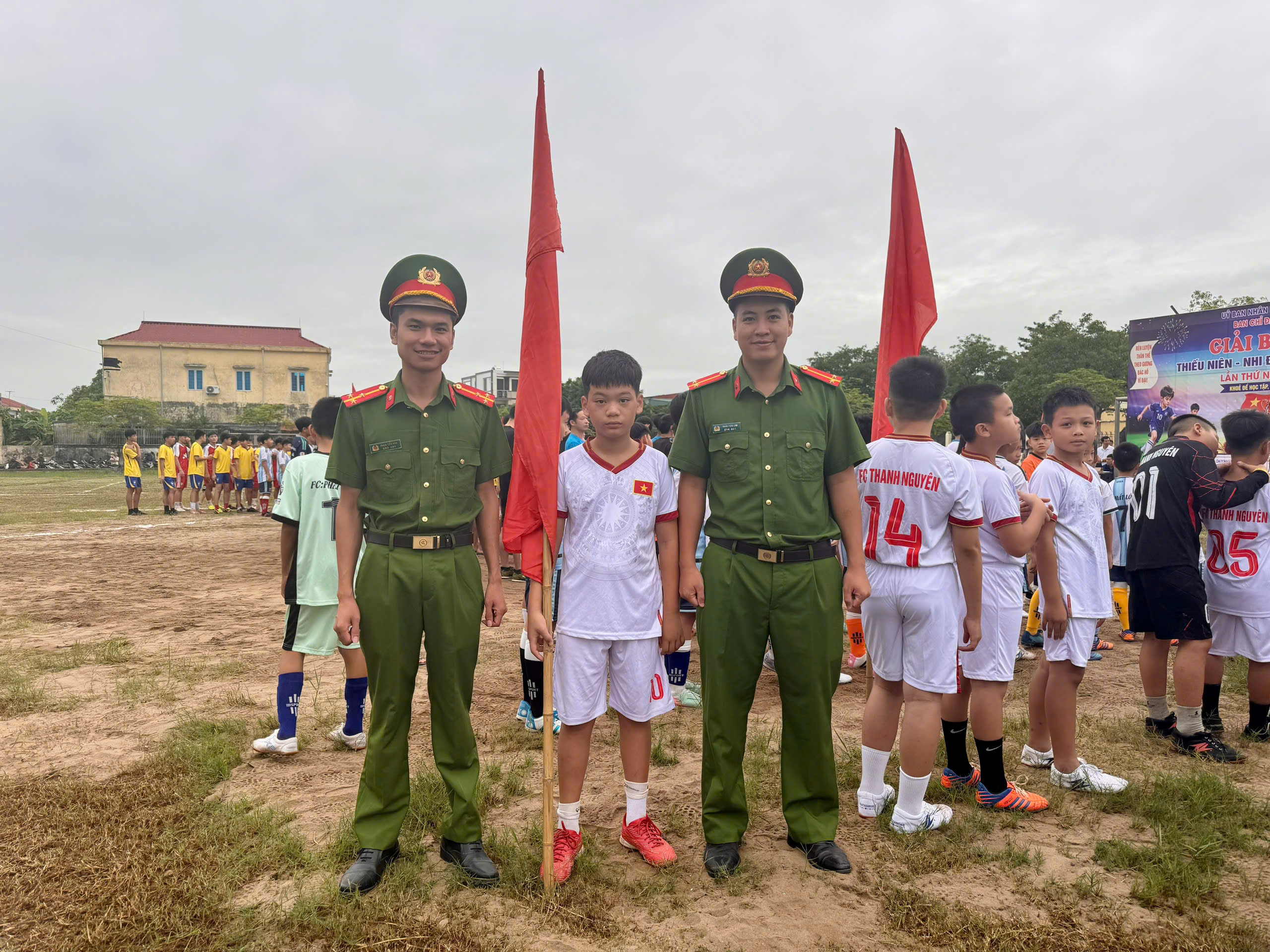 Công an xã  Tây Thái Ninh bảo đảm an ninh, trật tự giải bóng đá thiếu niên, nhi đồng năm 2026