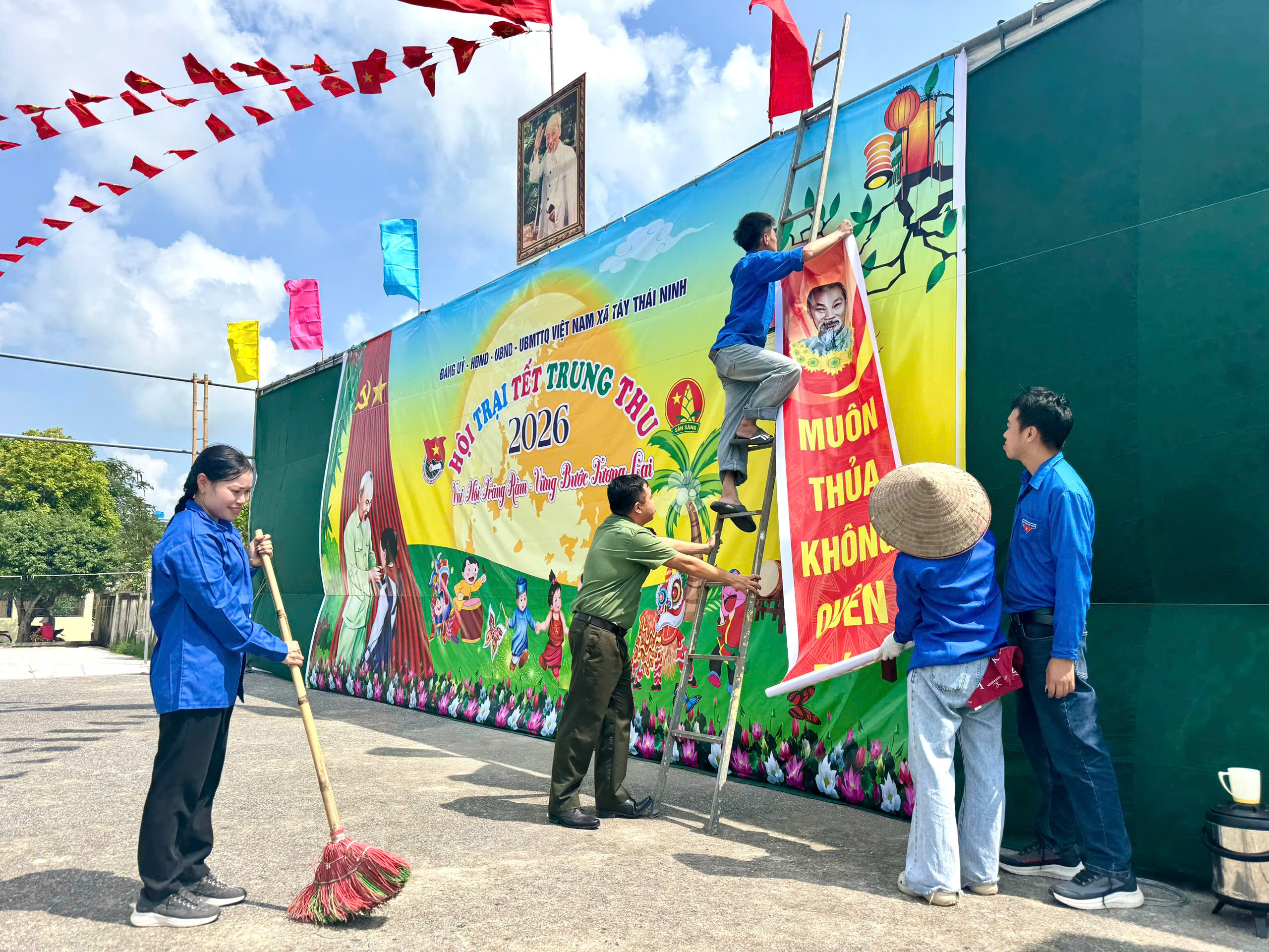 Công an xã Tây Thái Ninh phối hợp Đoàn Thanh niên xã tích cực chuẩn bị các điều kiện tổ chức Tết Trung thu năm 2026