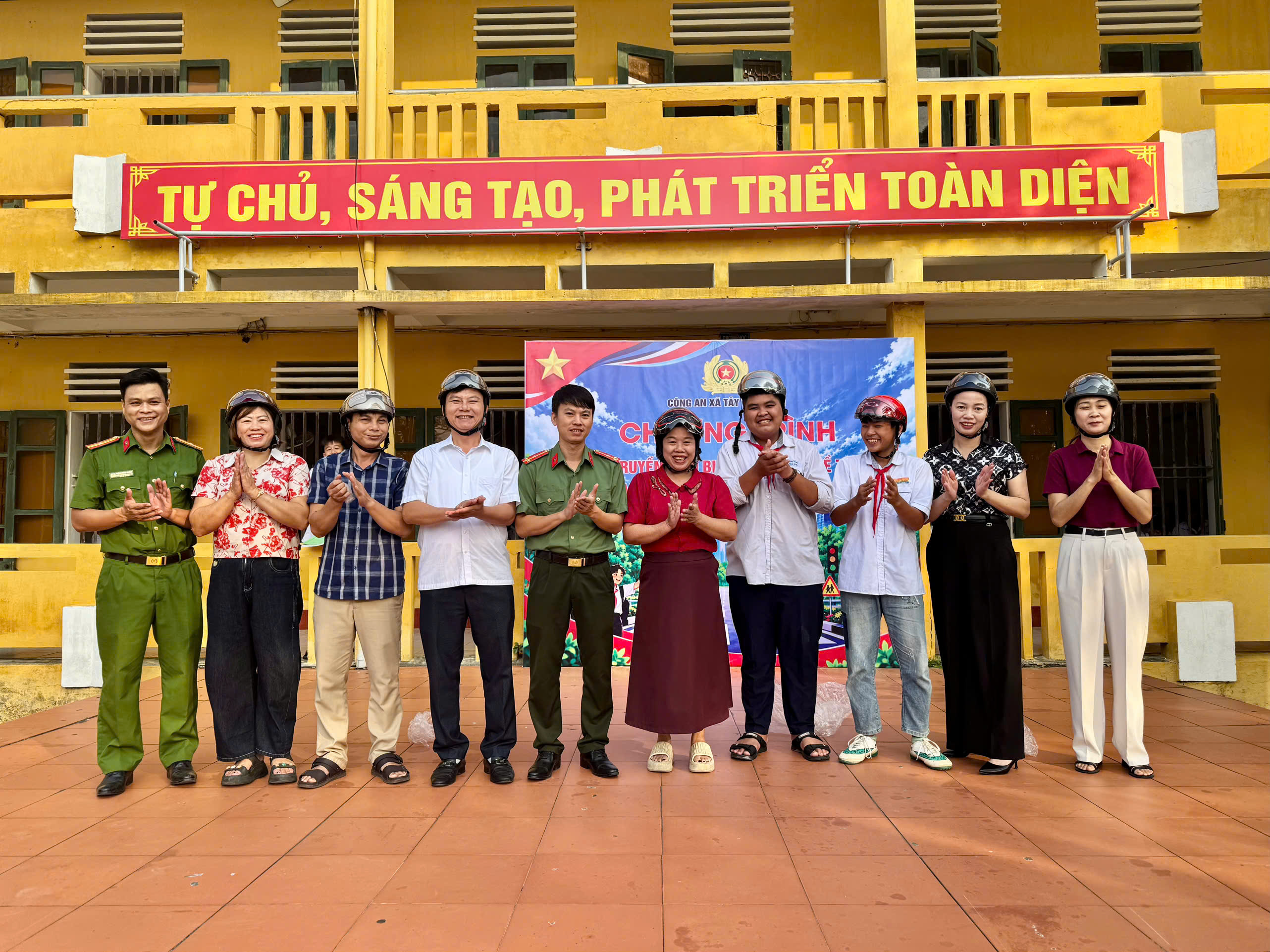 Công an xã Tây Thái Ninh đẩy mạnh tuyên truyền kỹ năng lái xe mô tô, xe gắn máy an toàn