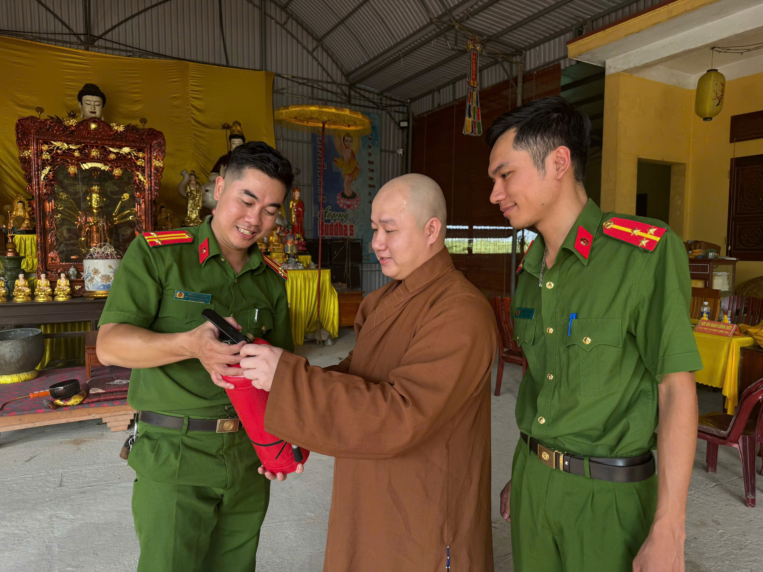Công an xã Tây Thái Ninh kiểm tra, hướng dẫn công tác phòng cháy, chữa cháy tại 3 cơ sở tôn giáo