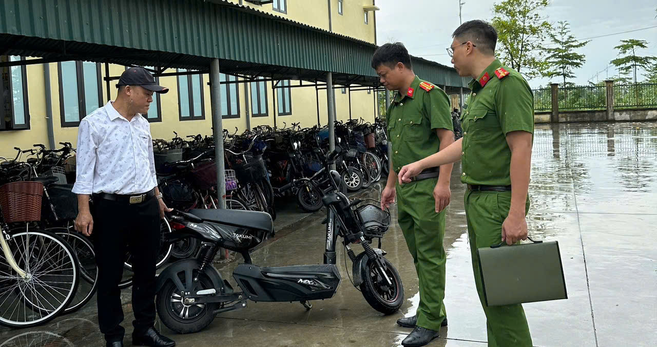 Công an xã Tây Tiền Hải tăng cường kiểm tra, tuyên truyền bảo đảm an toàn giao thông và phòng ngừa vi phạm trong học sinh