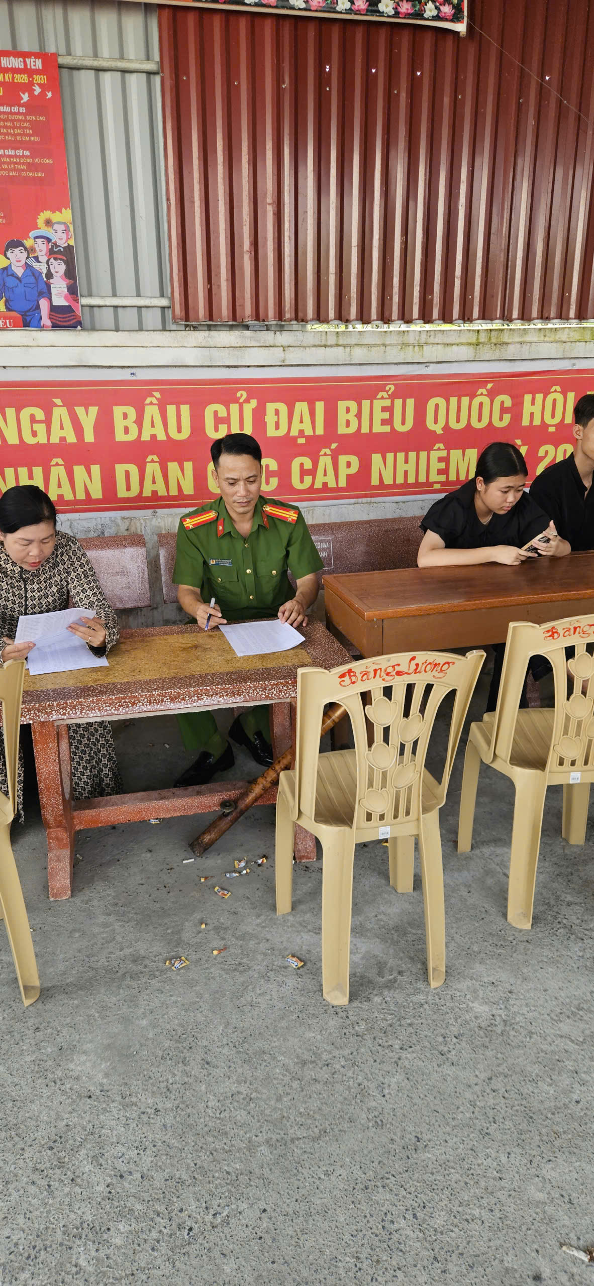 Công an xã Thái Ninh: “Đi từng ngõ, gõ từng nhà”, xung kích bám sát cơ sở đẩy mạnh chuyển đổi số