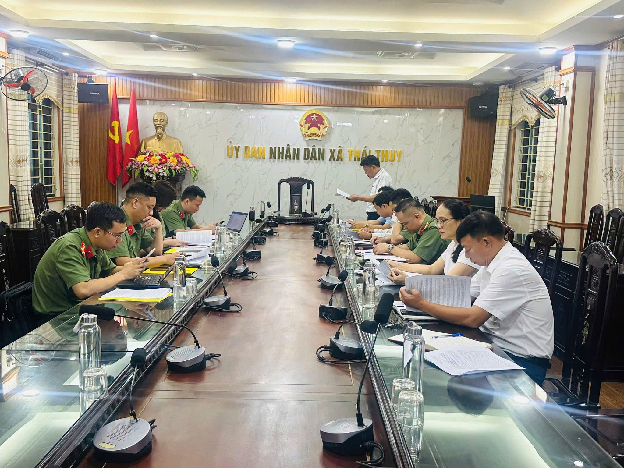 Công an tỉnh Hưng Yên thanh tra công tác xuất nhập cảnh, cư trú của người nước ngoài tại xã Thái Thụy