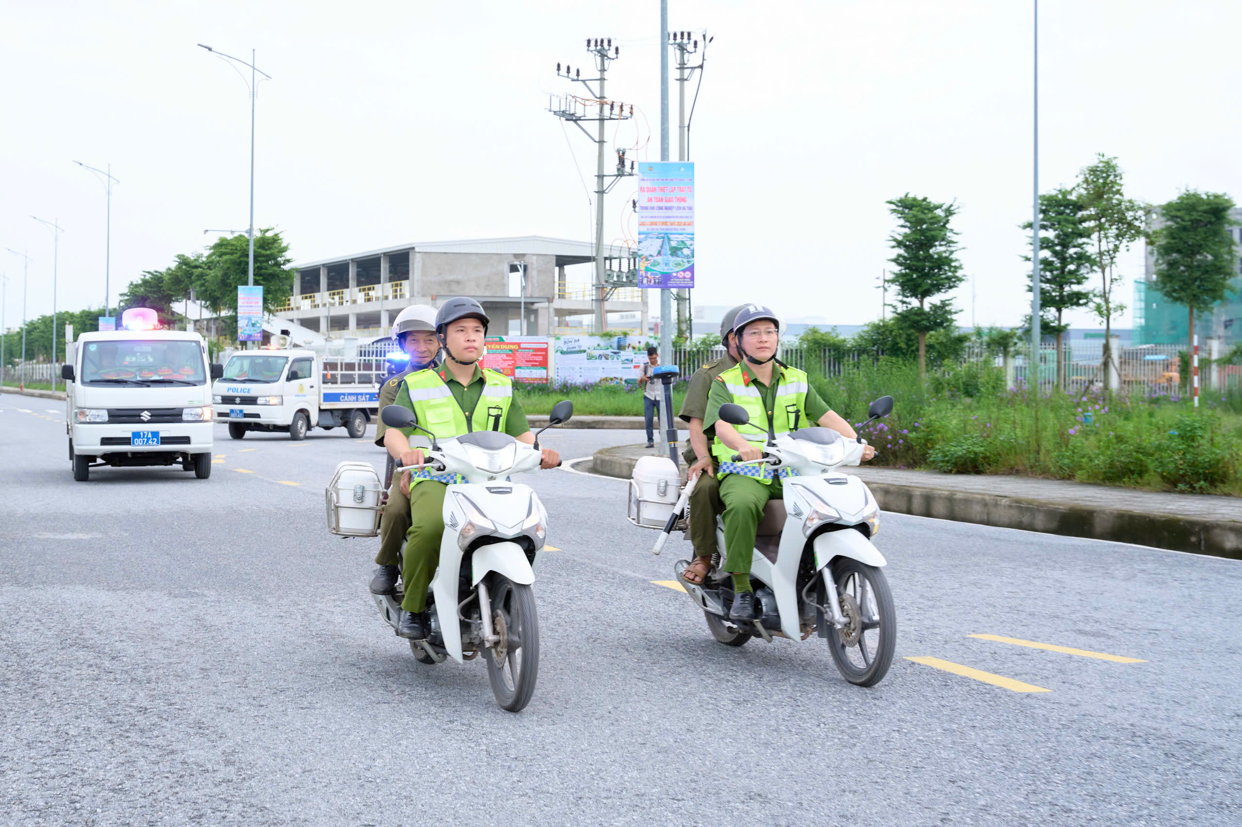 Công an xã Thái Thụy ra quân bảo đảm trật tự, an toàn giao thông tại Khu công nghiệp Liên Hà Thái