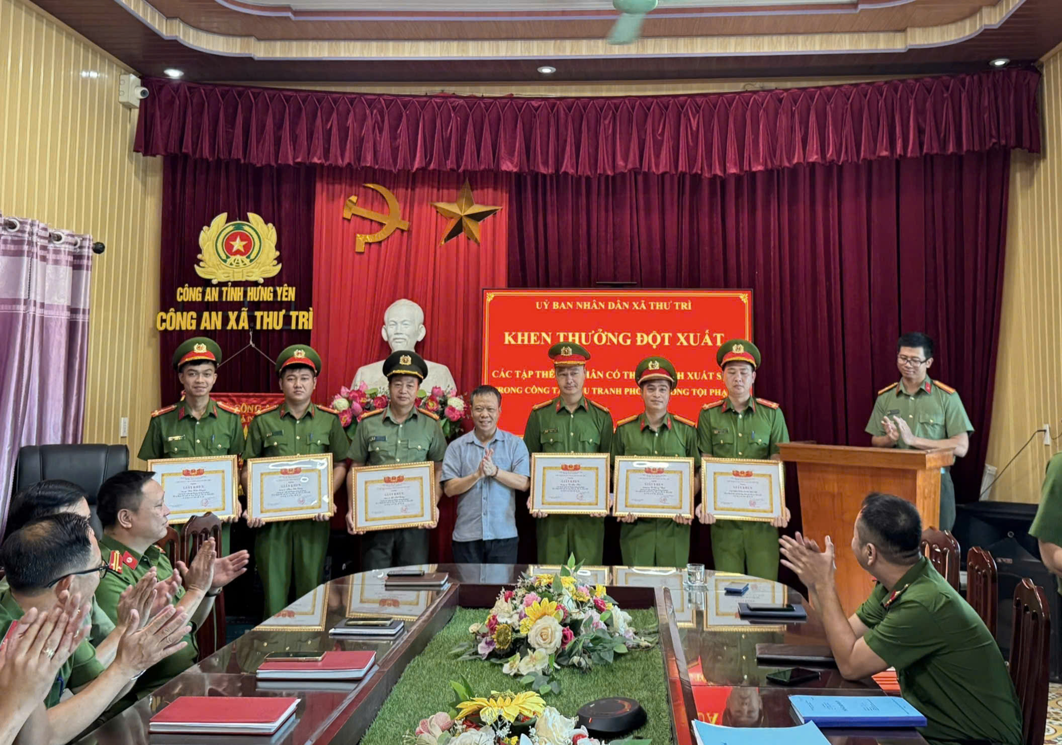 Công an xã Thư Trì tổ chức Hội nghị công bố quyết định khen thưởng, biểu dương tập thể, cá nhân có thành tích xuất sắc trong đấu tranh phòng, chống tội phạm
