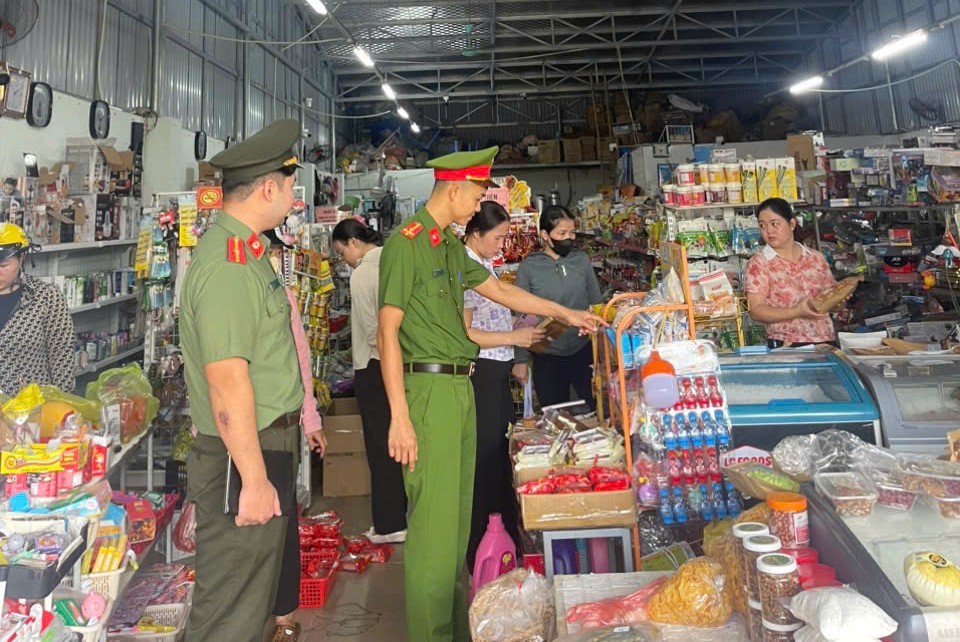 Công an xã Thư Trì phối hợp tăng cường kiểm tra bảo đảm an toàn vệ sinh thực phẩm dịp Tết Trung thu năm 2026