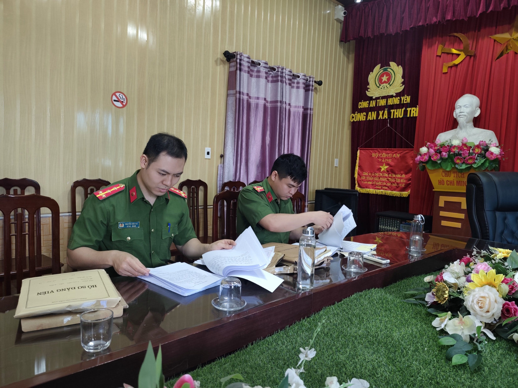 Công an xã Thư Trì đẩy nhanh tiến độ số hóa hồ sơ đảng viên, góp phần nâng cao hiệu quả công tác xây dựng Đảng và chuyển đổi số