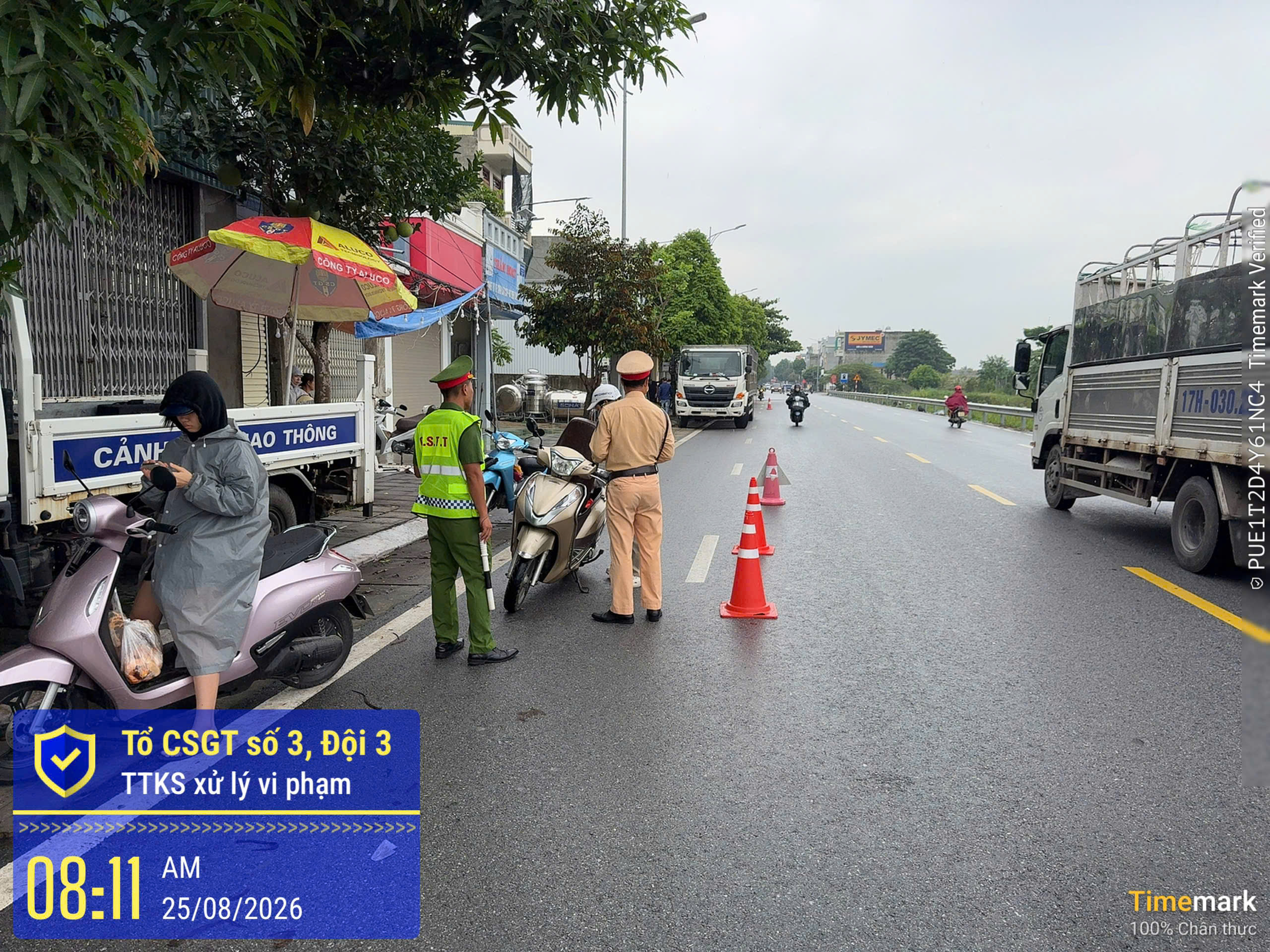 Công an xã Thư Vũ phối hợp Phòng Cảnh sát giao thông – Công an tỉnh Hưng Yên thực hiện cao điểm tuần tra, xử lý vi phạm, đảm bảo trật tự an toàn giao thông dịp nghỉ lễ 02/9/2026 trên địa bàn.