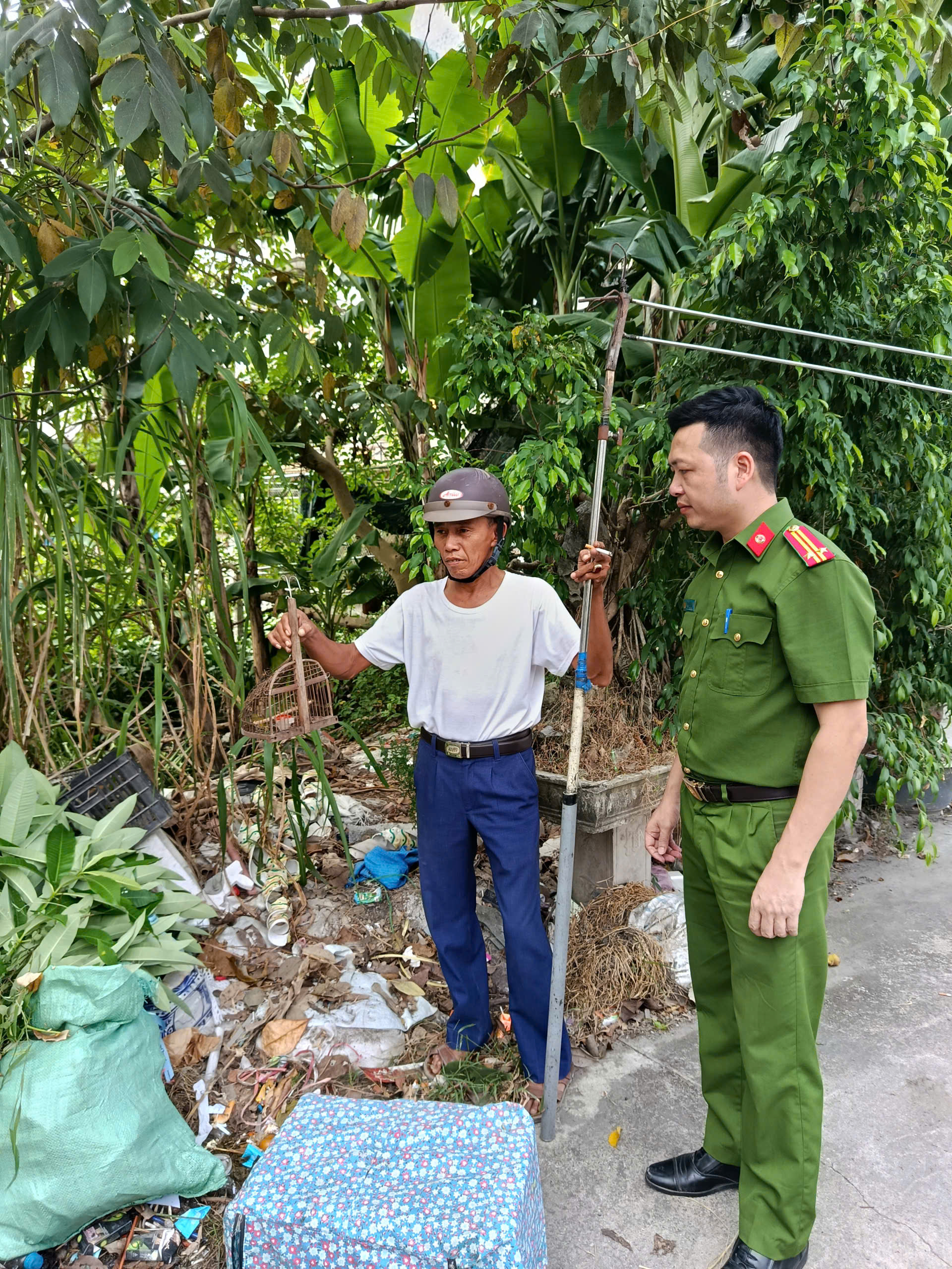 Công an xã Thư Vũ tăng cường tuyên truyền, vận động người dân không sử dụng bẫy bắt chim hoang dã, chim di cư.