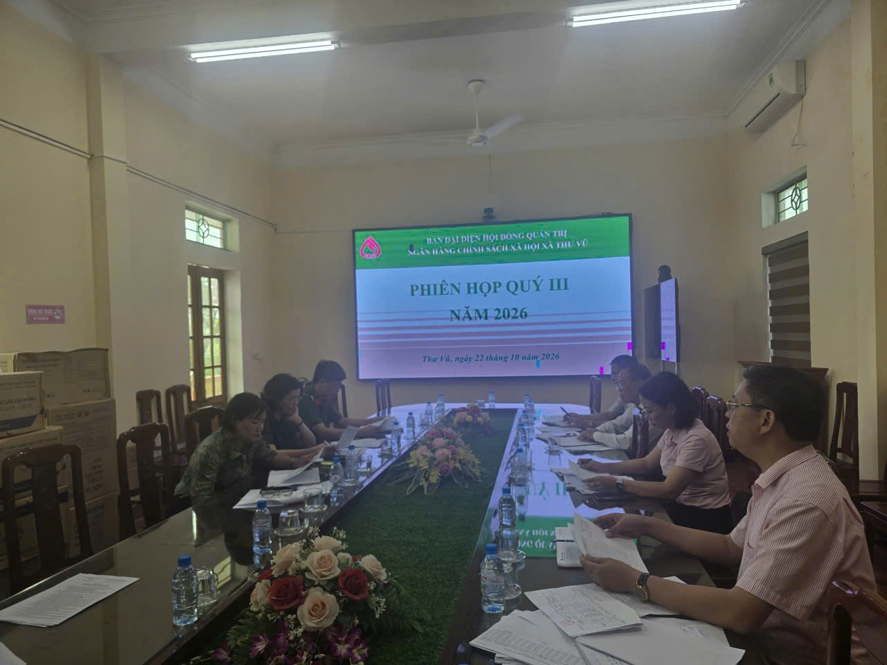 Công an xã Thư Vũ và Ban đại diện Hội đồng quản trị ngân hàng chính sách xã hội xã Thư Vũ đánh giá kết quả thực hiện Quy chế phối hợp đảm bảo an ninh trật tự và an toàn hoạt động tín dụng chính sách xã hội Quý III năm 2026.