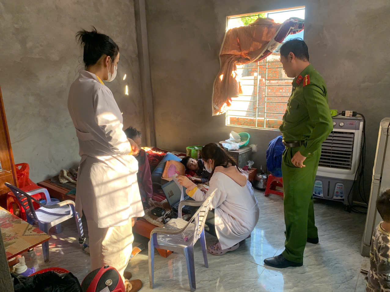 Công an xã Thụy Anh tăng cường rà soát, cập nhật thông tin thân nhân liệt sĩ phục vụ thu mẫu ADN