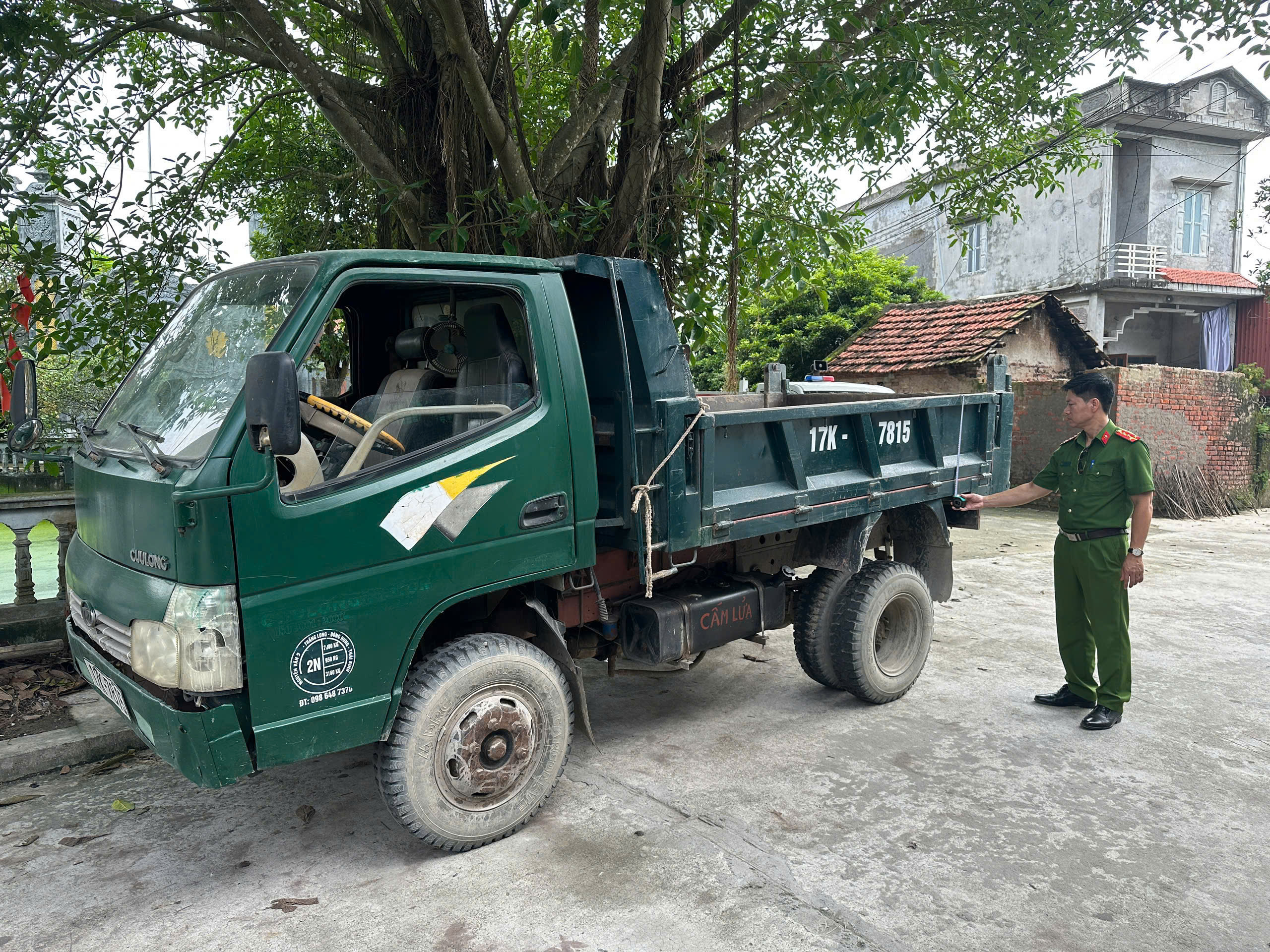 Công an xã Tiên Hưng tổ chức tổng rà soát phương tiện xe cơ giới trên địa bàn