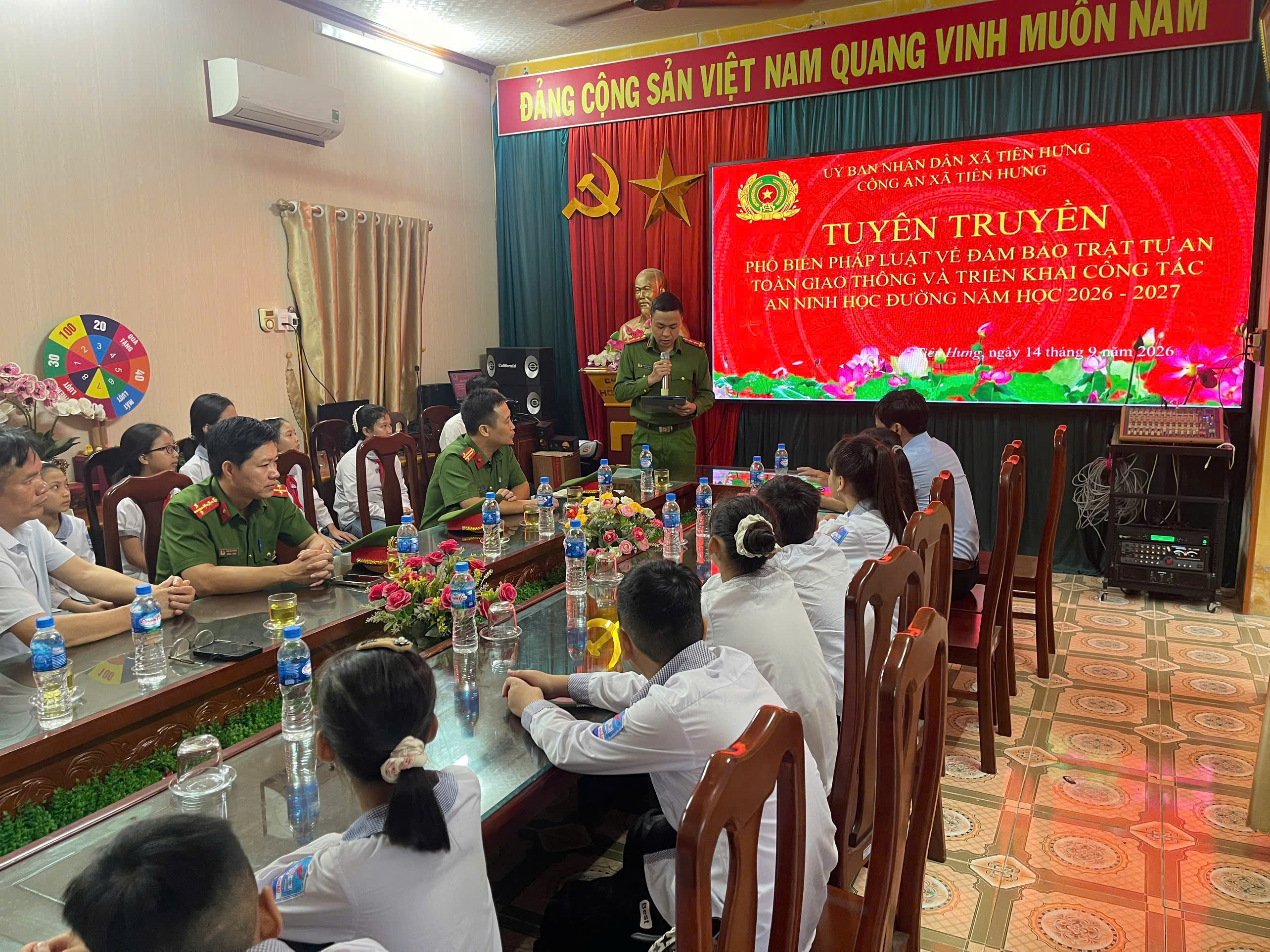 Công an xã Tiên Hưng tổ chức tuyên truyền phổ biến pháp luật về trật tự an toàn giao thông và triển khai công tác an ninh học đường năm học 2026 – 2027.