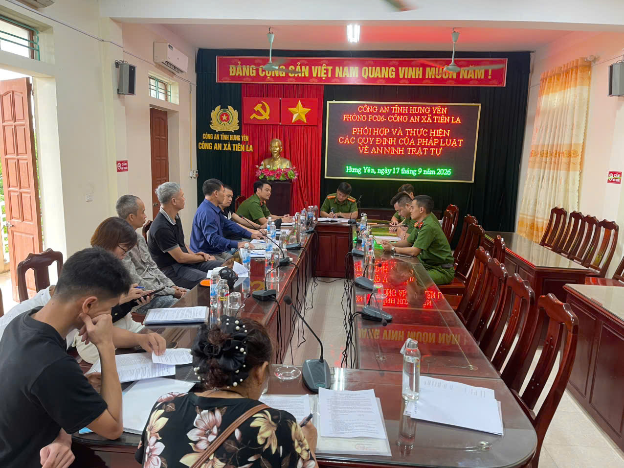 Tăng cường phối hợp tuyên truyền, hướng dẫn pháp luật đối với các cơ sở kinh doanh có điều kiện về an ninh, trật tự trên địa bàn xã Tiên La
