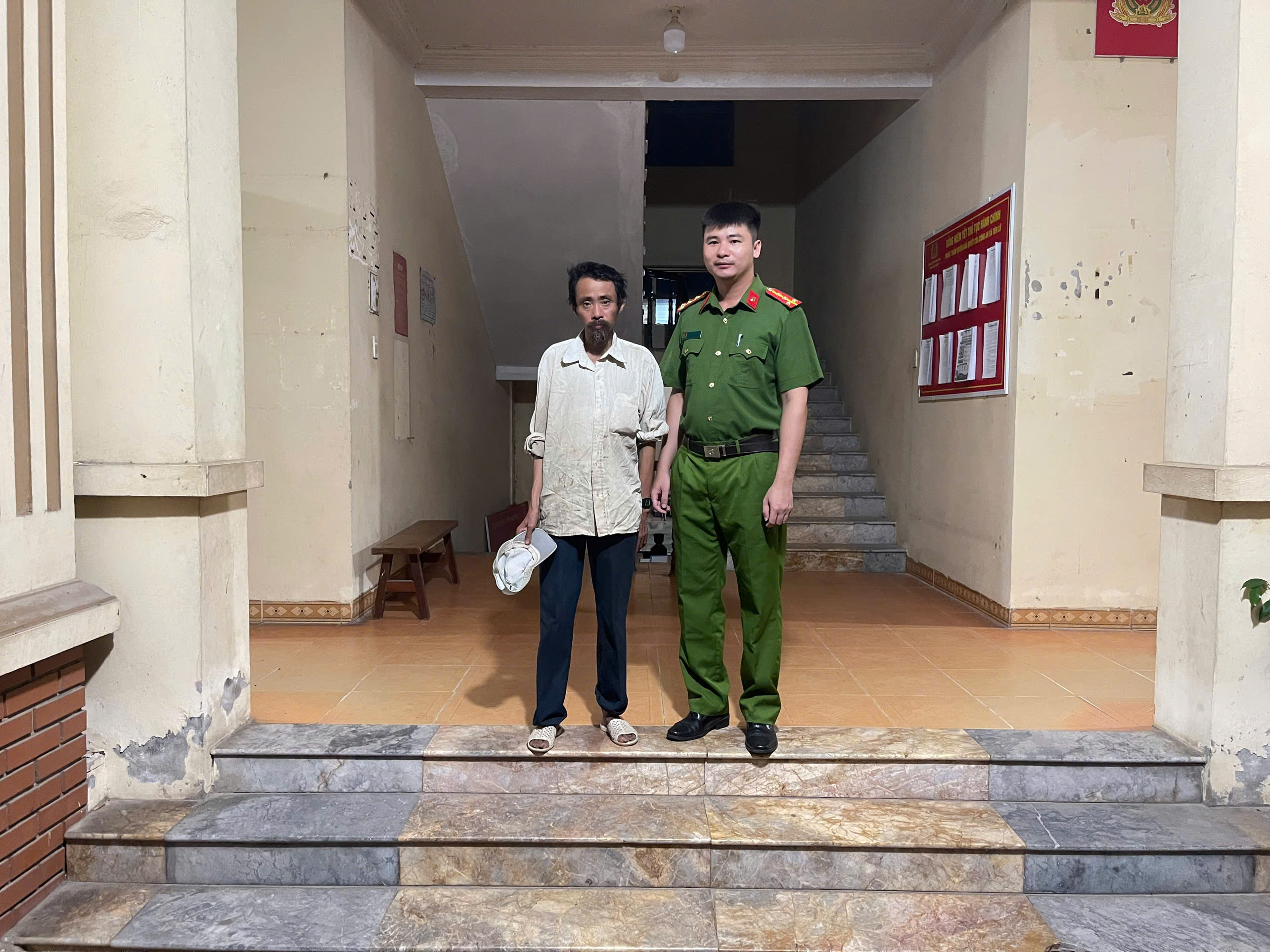 Công an xã Tiên Lữ kịp thời hỗ trợ công dân có biểu hiện bất thường đi lạc trên địa bàn trở về với gia đình an toàn