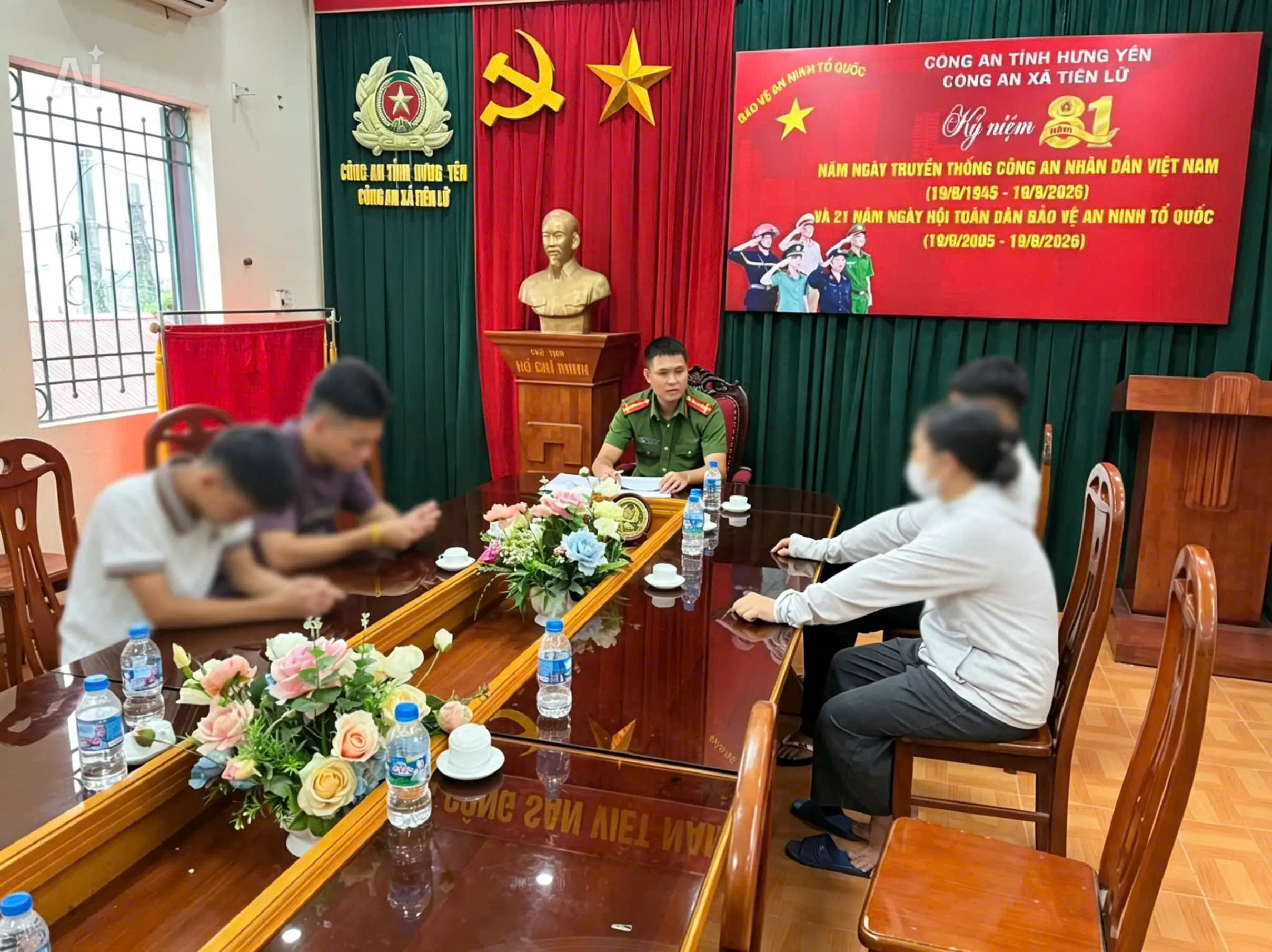 Công an xã Tiên Lữ tuyên truyền, ký cam kết đối với học sinh, thanh, thiếu niên có biểu hiện vi phạm pháp luật trật tự an toàn giao thông