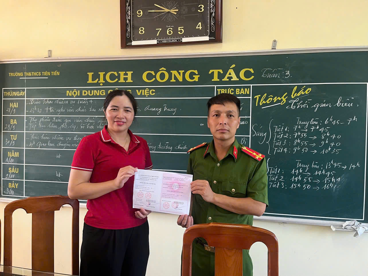Công an xã Tiên Tiến triển khai đăng ký, cấp mẫu con dấu  cho các cơ quan, tổ chức trên địa bàn xã