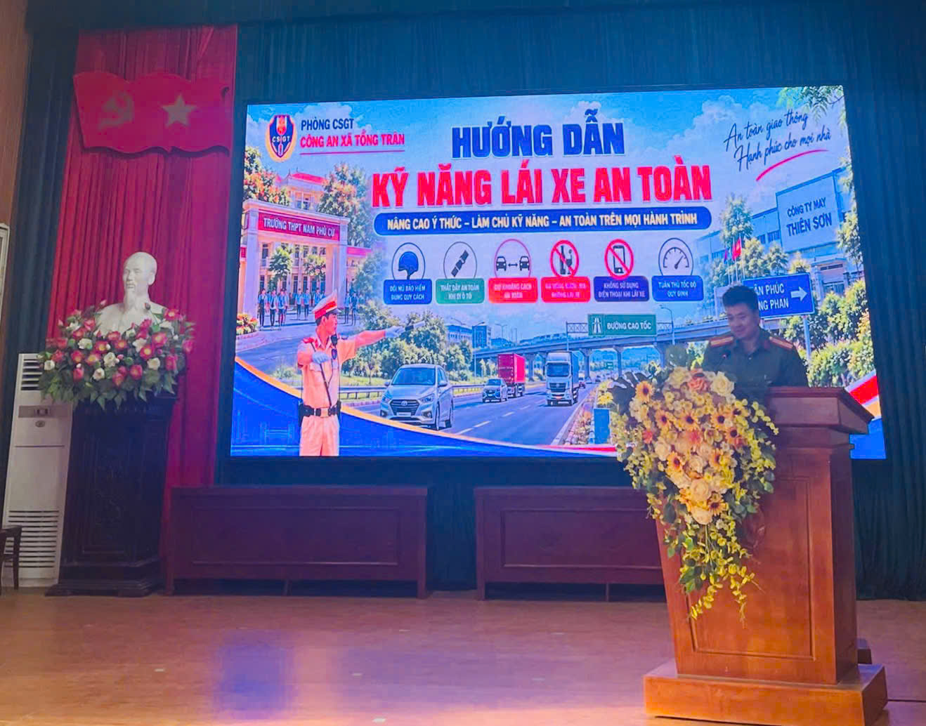 Công an xã Tống Trân phối hợp nâng cao ý thức và kỹ năng lái xe an toàn cho hơn 150 quần chúng nhân dân