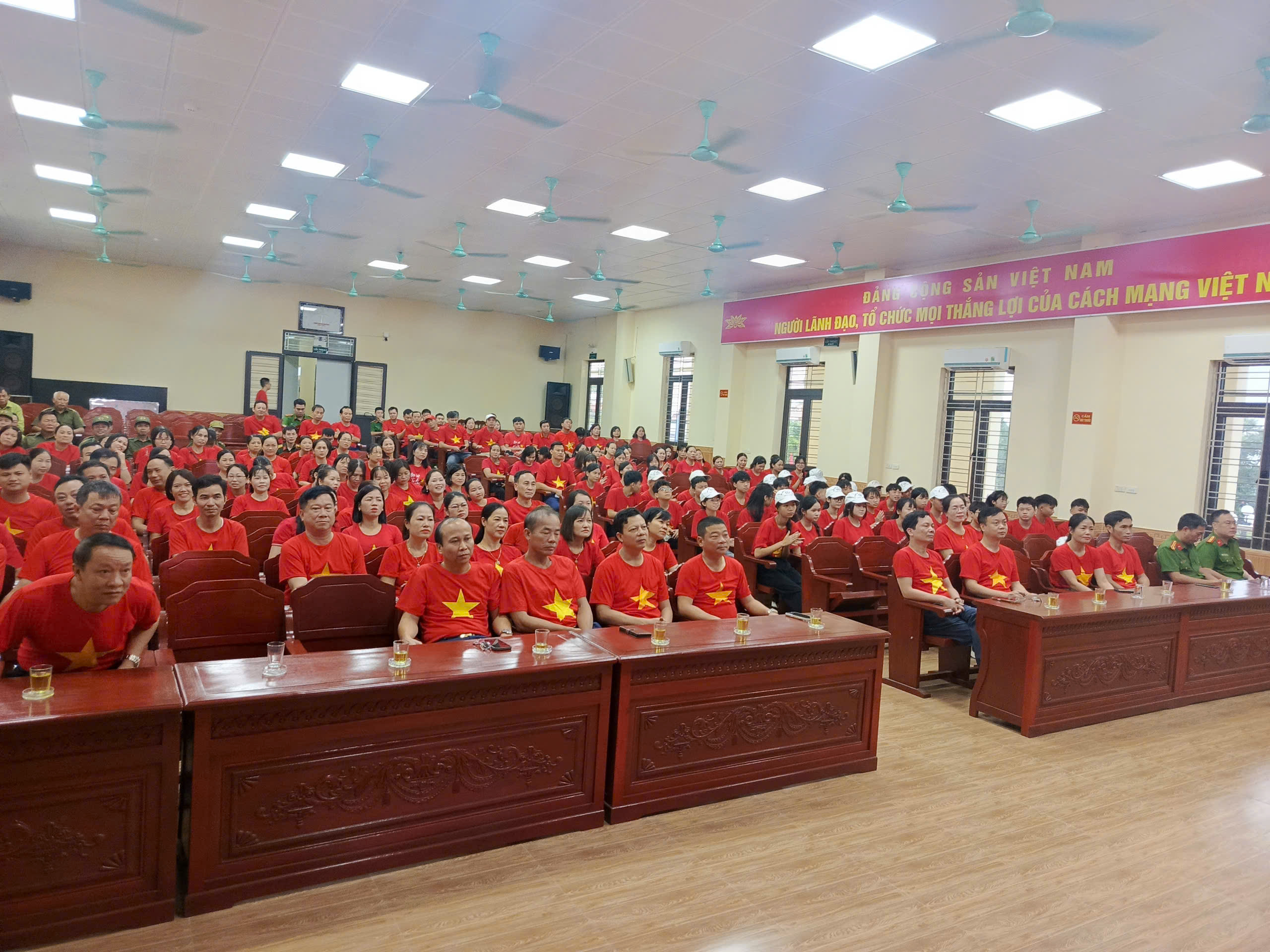 Công an xã Trà Giang phối hợp tổ chức hoạt động “Cùng Việt Nam tiến bước” năm 2026