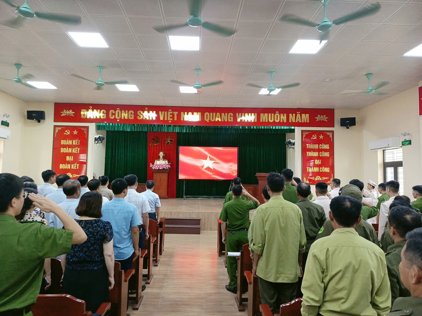 Toàn cảnh ngày hội