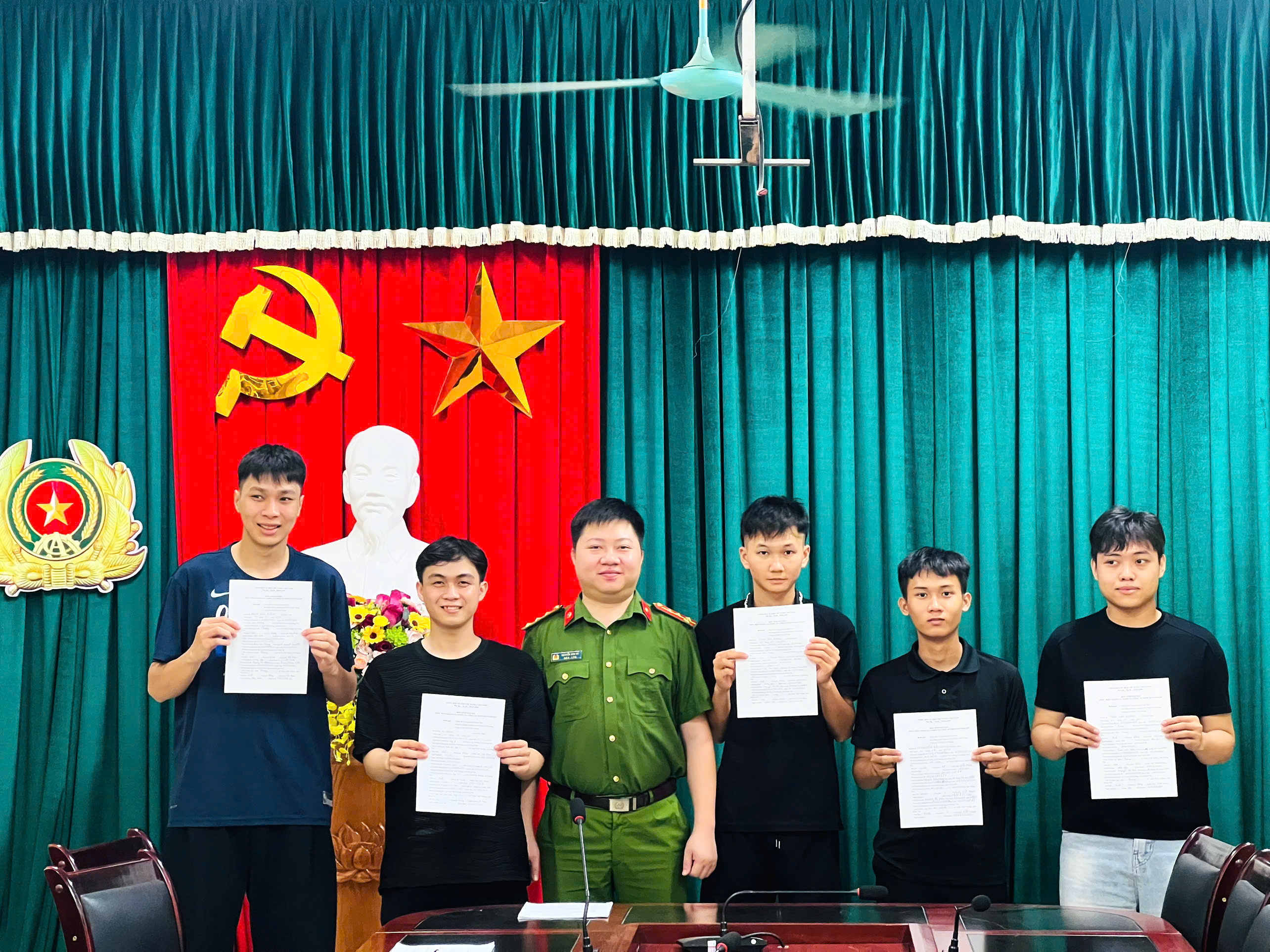 Công an xã Triệu Việt Vương tích cực tuyên truyền, vận động công dân đăng ký thực hiện nghĩa vụ tham gia Công an nhân dân năm 2027