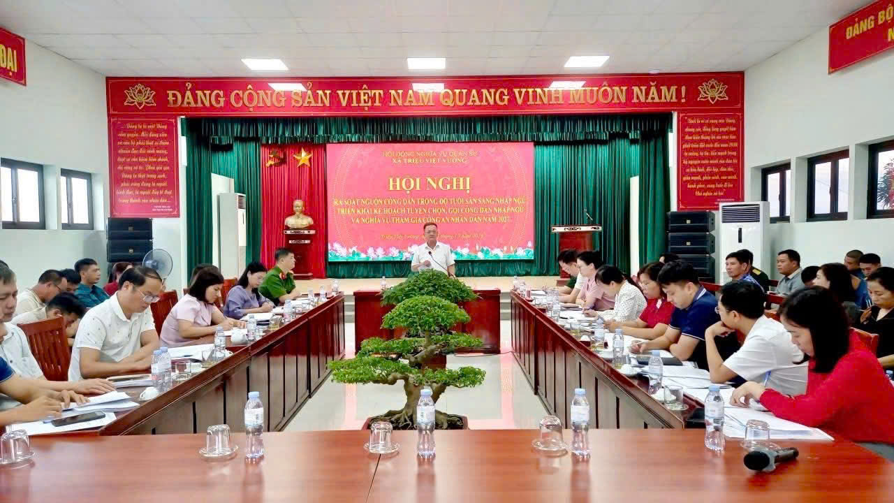 Công an xã Triệu Việt Vương phối hợp với UBND xã và Ban Chỉ huy Quân sự xã rà soát nguồn công dân sẵn sàng nhập ngũ năm 2027