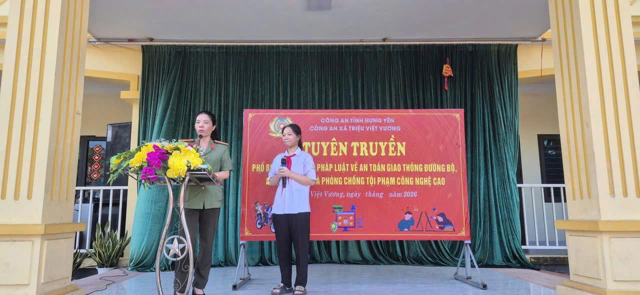 Công an xã Triệu Việt Vương tuyên truyền, phổ biến pháp luật cho học sinh tại trường THCS Triệu Việt Vương (phân hiệu Dạ Trạch)