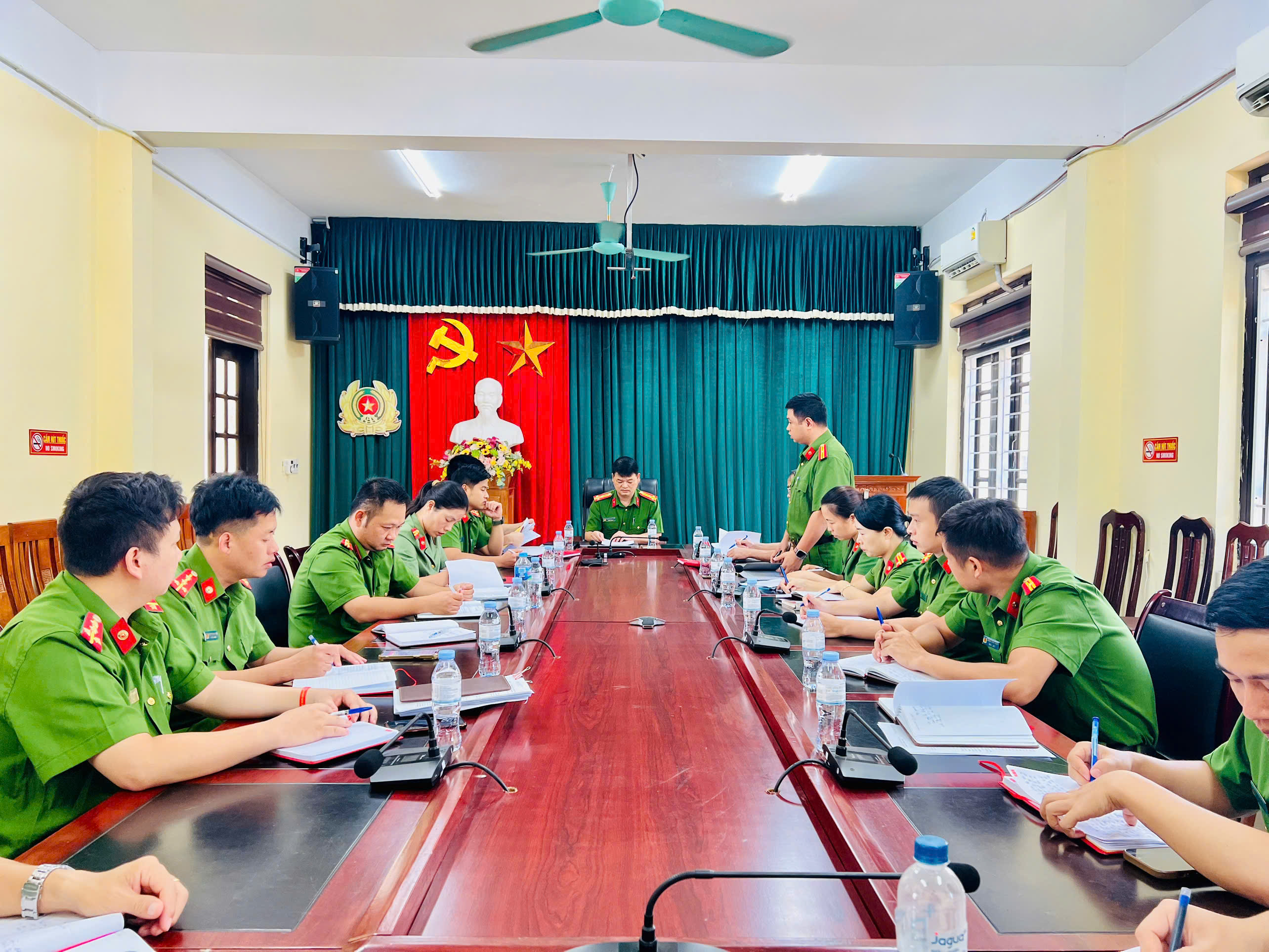 Công an xã Triệu Việt Vương phát động Đợt thi đua cao điểm 180 ngày “Làm sạch dữ liệu tư pháp và hiển thị thông tin lý lịch tư pháp trên VNeID”
