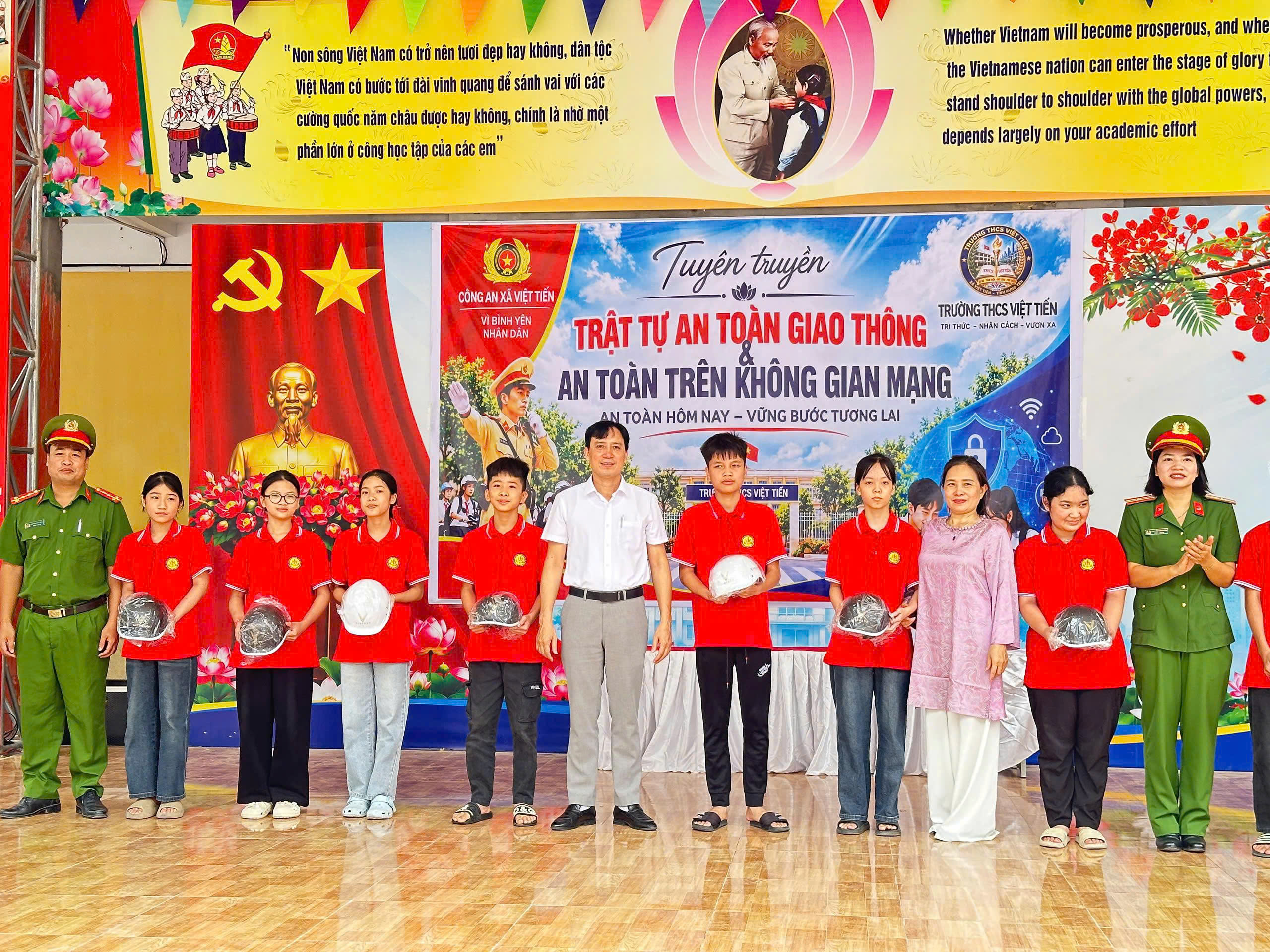 Công an xã Việt Tiến: Tổ chức tuyên truyền, phổ biến, giáo dục pháp luật tại trường Trung học cơ sở Việt Tiến (phân hiệu 1)