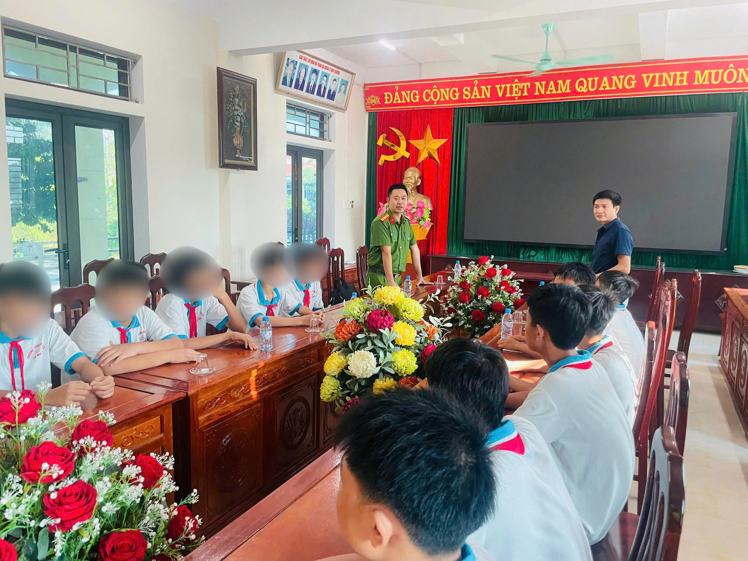 Công an xã Vũ Quý phối hợp trường học, gia đình giáo dục thanh thiếu niên hư phòng ngừa vi phạm pháp luật