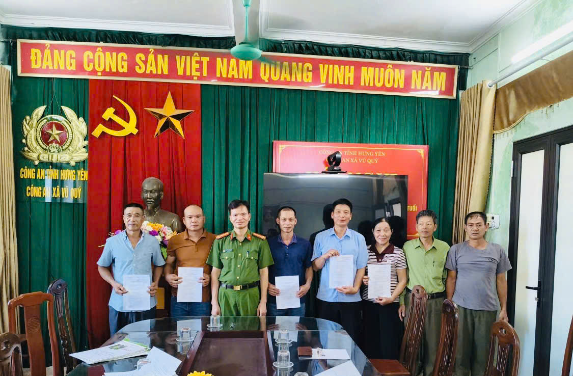 Công an xã Vũ Quý tổ chức công bố Quyết định tuyển dụng công dân tham gia Lực lượng bảo vệ an ninh, trật tự ở cơ sở trên địa bàn