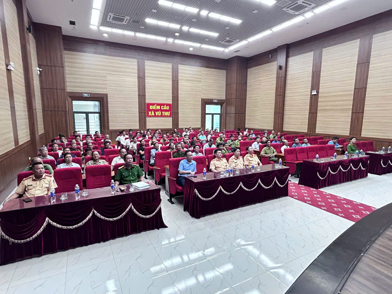 Công an xã Vũ Thư phối hợp tuyên truyền pháp luật về trật tự, an toàn giao thông và triển khai tập huấn tiểu giáo viên trong “Chiến dịch đào tạo kỹ năng lái xe mô tô, xe gắn máy an toàn”