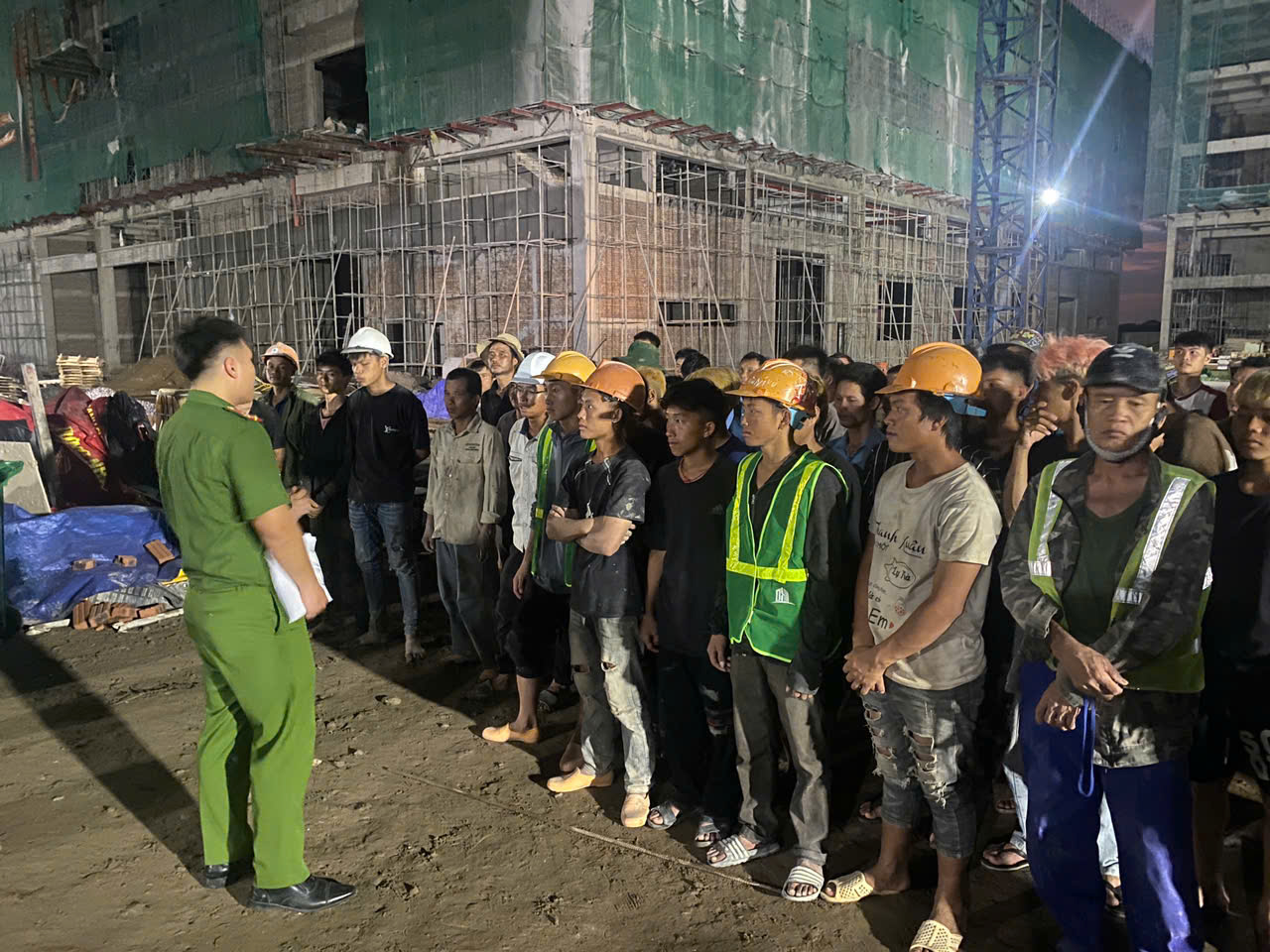 Công an xã Xuân Trúc tổ chức rà soát đối tượng liên quan đến ma tuý tại các khu công nghiệp trên địa bàn