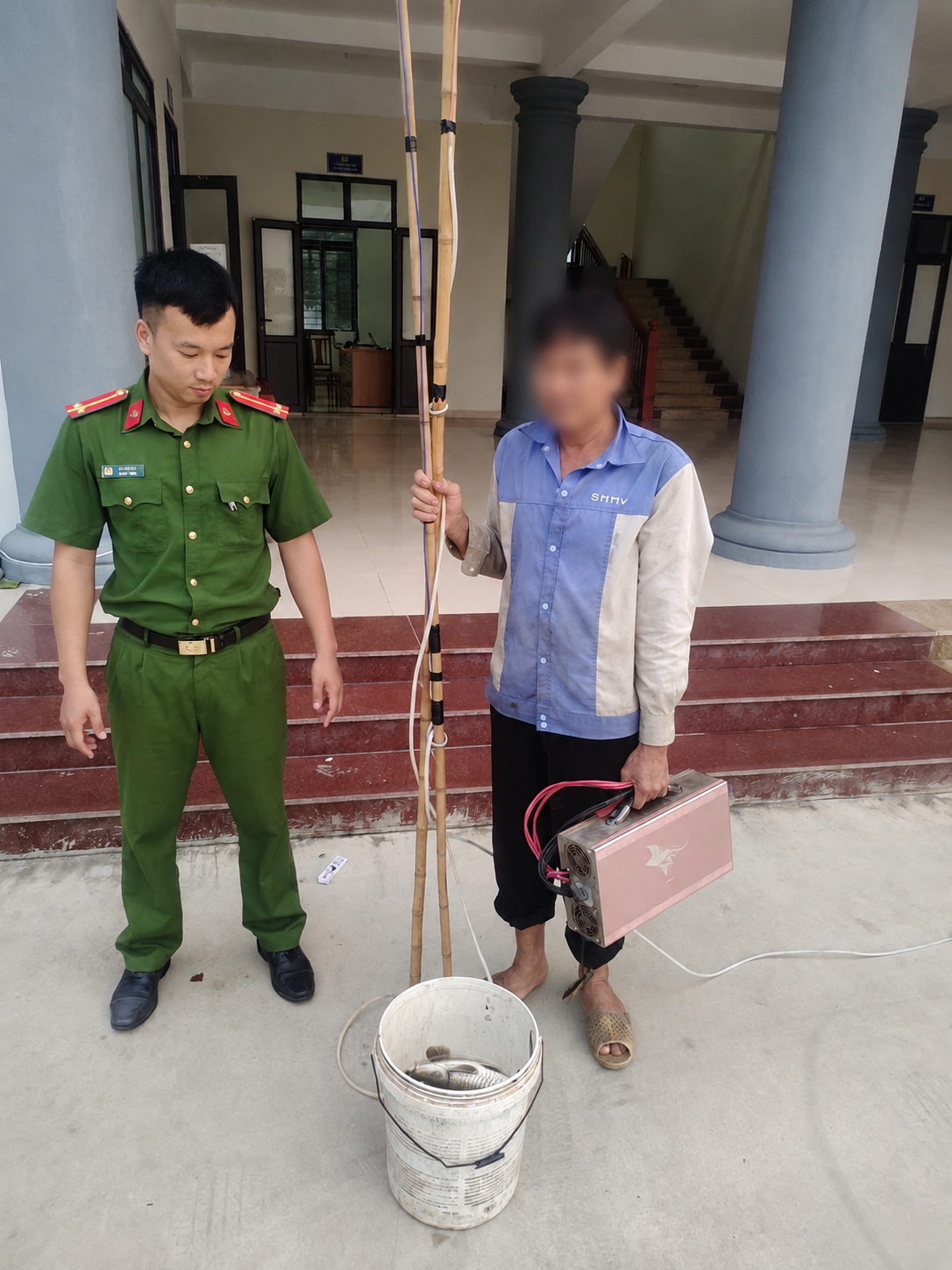 Công an xã Xuân Trúc quyết liệt xử lý hành vi sử dụng kích điện để tận diệt nguồn lợi thủy sản