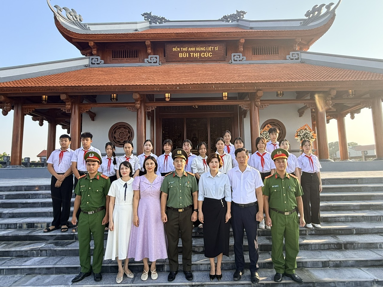 Tuổi trẻ Công an xã Xuân Trúc phát huy vai trò xung kích trong giáo dục truyền thống, tuyên truyền pháp luật