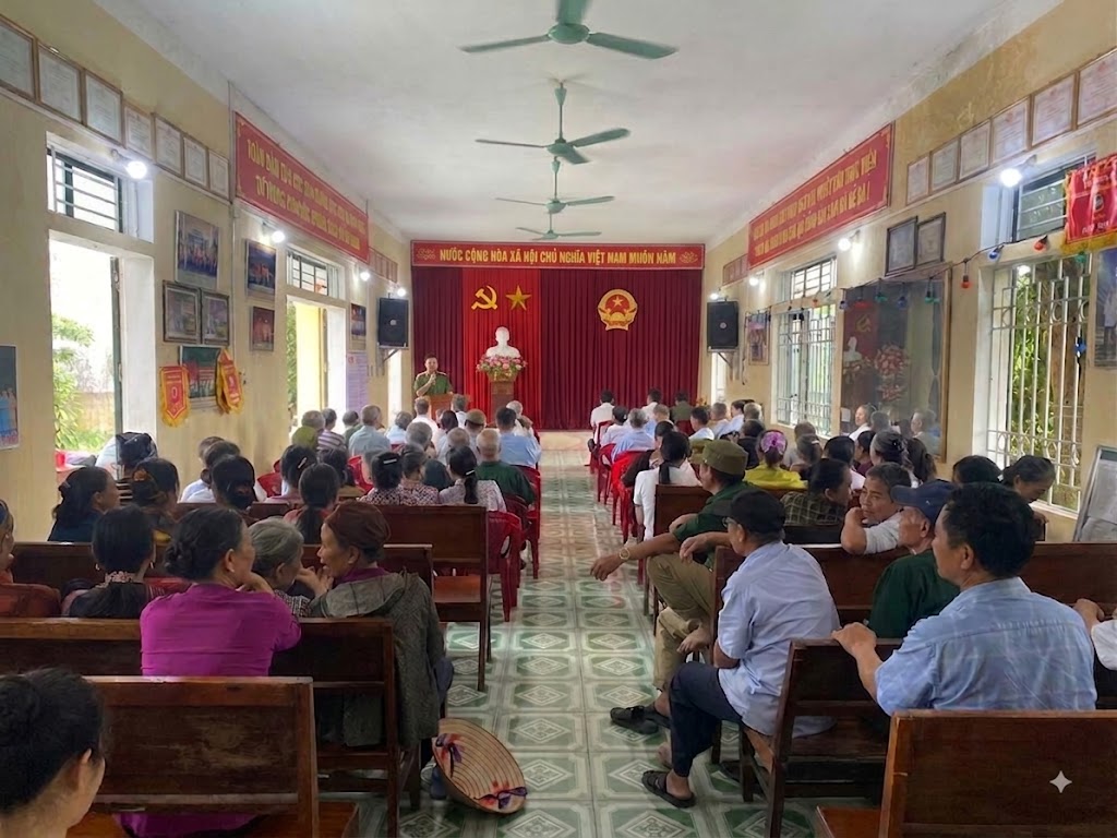 Công an xã Xuân Trúc tuyên truyền pháp luật về an ninh mạng và phòng chống tội phạm sử dụng công nghệ cao