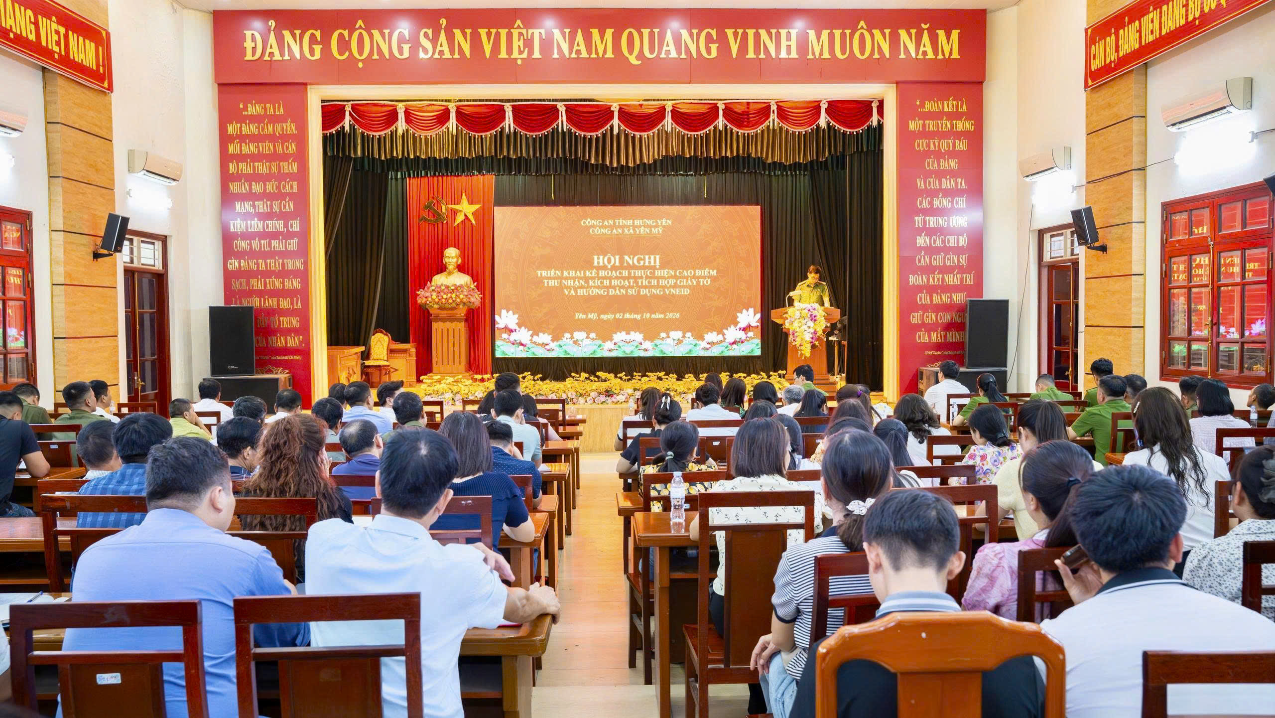 Công an xã Yên Mỹ tham mưu triển khai cao điểm kích hoạt, tích hợp thông tin trên VNeID
